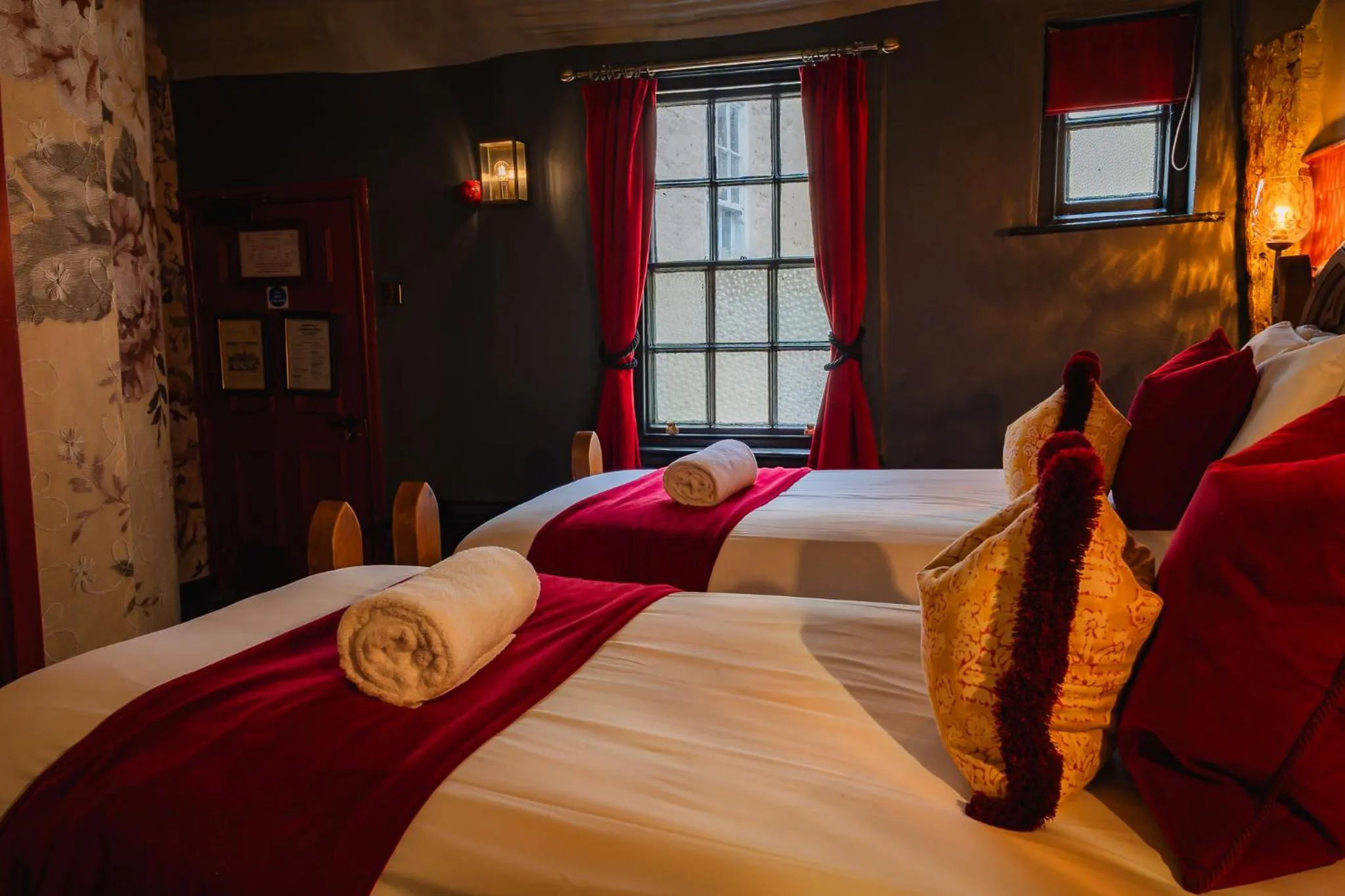 Bedroom, Bed in Golden Fleece York