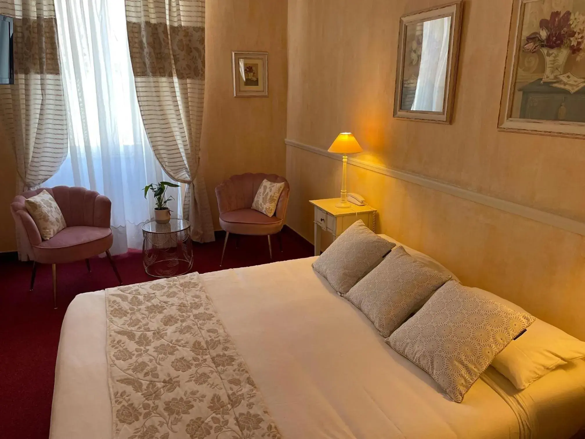 Superior Double Room in Le Grand Hôtel Superior Double Room in Le Grand Hôtel