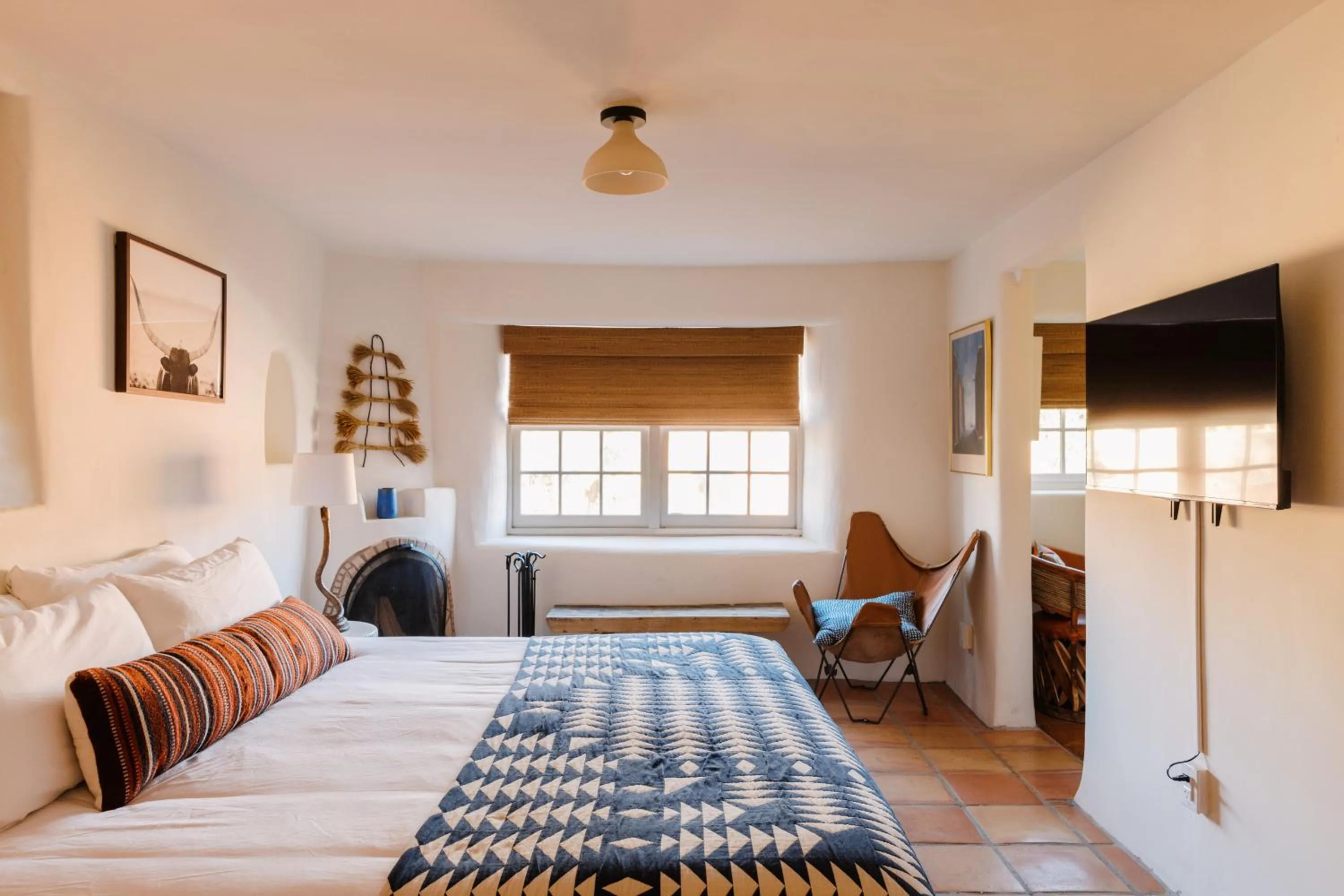 Decorative detail, Bed in Pueblo Bonito Inn