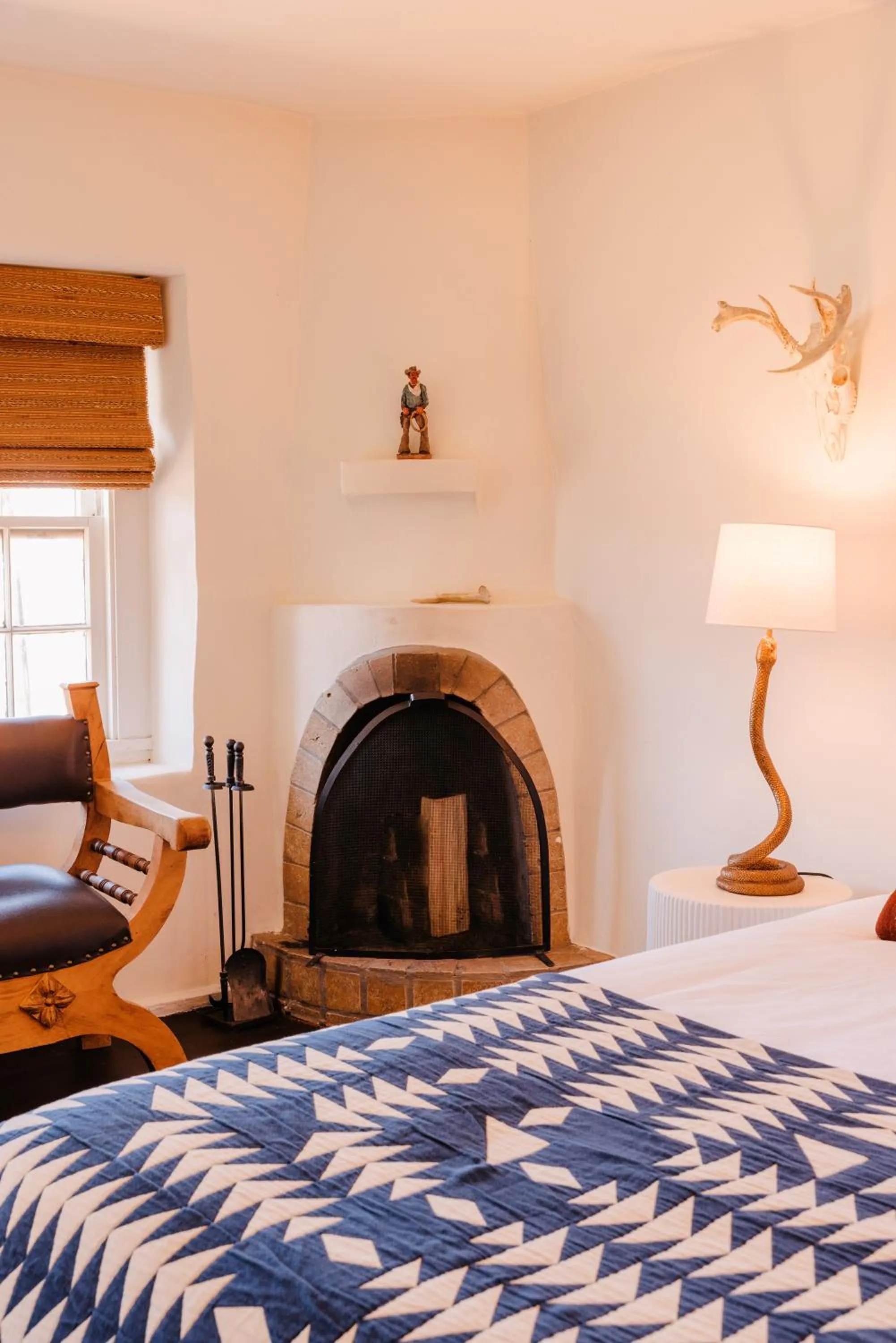 Decorative detail, Bed in Pueblo Bonito Inn