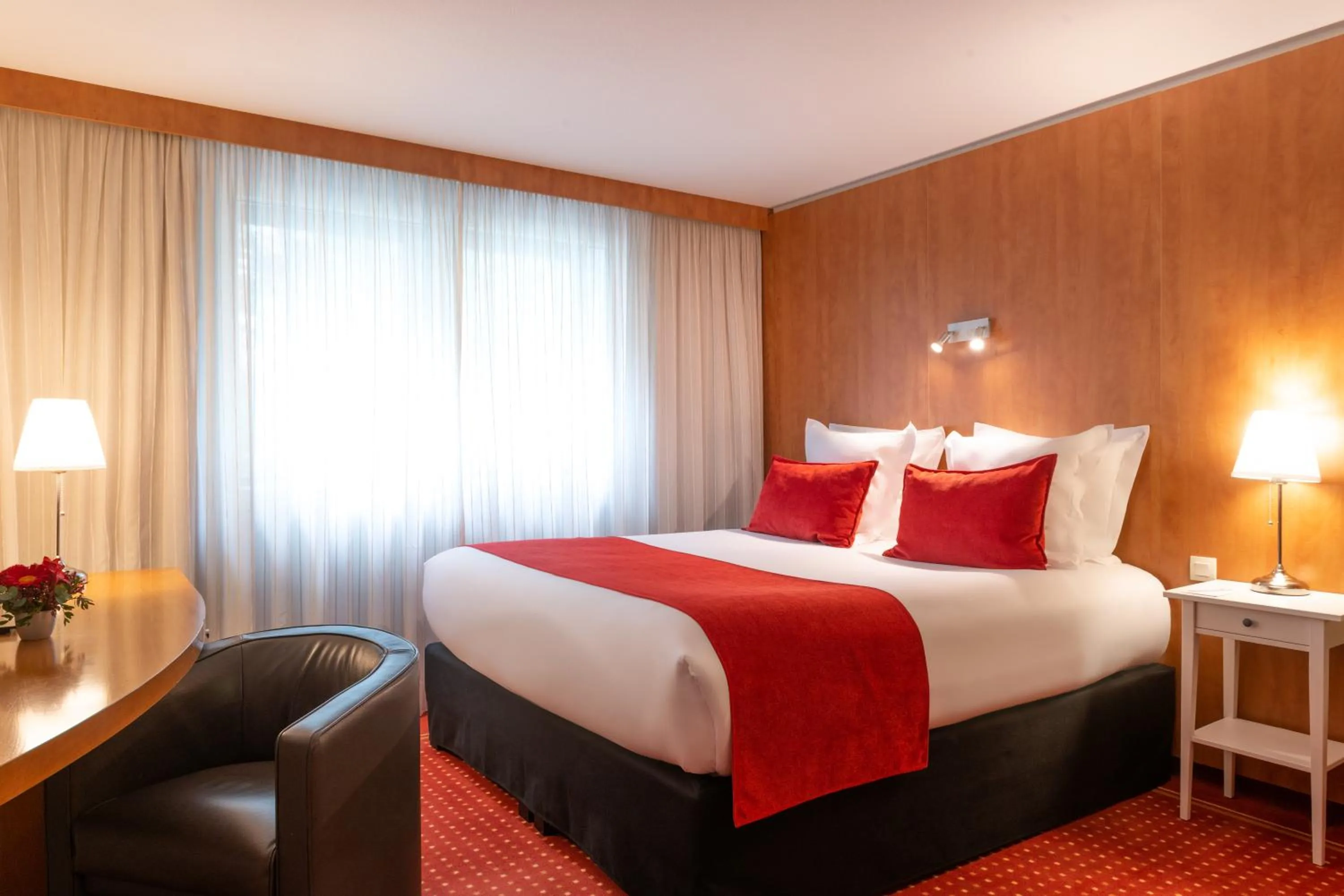 Bed in Le M & Spa Bordeaux Aéroport by Hôtels & Préférence