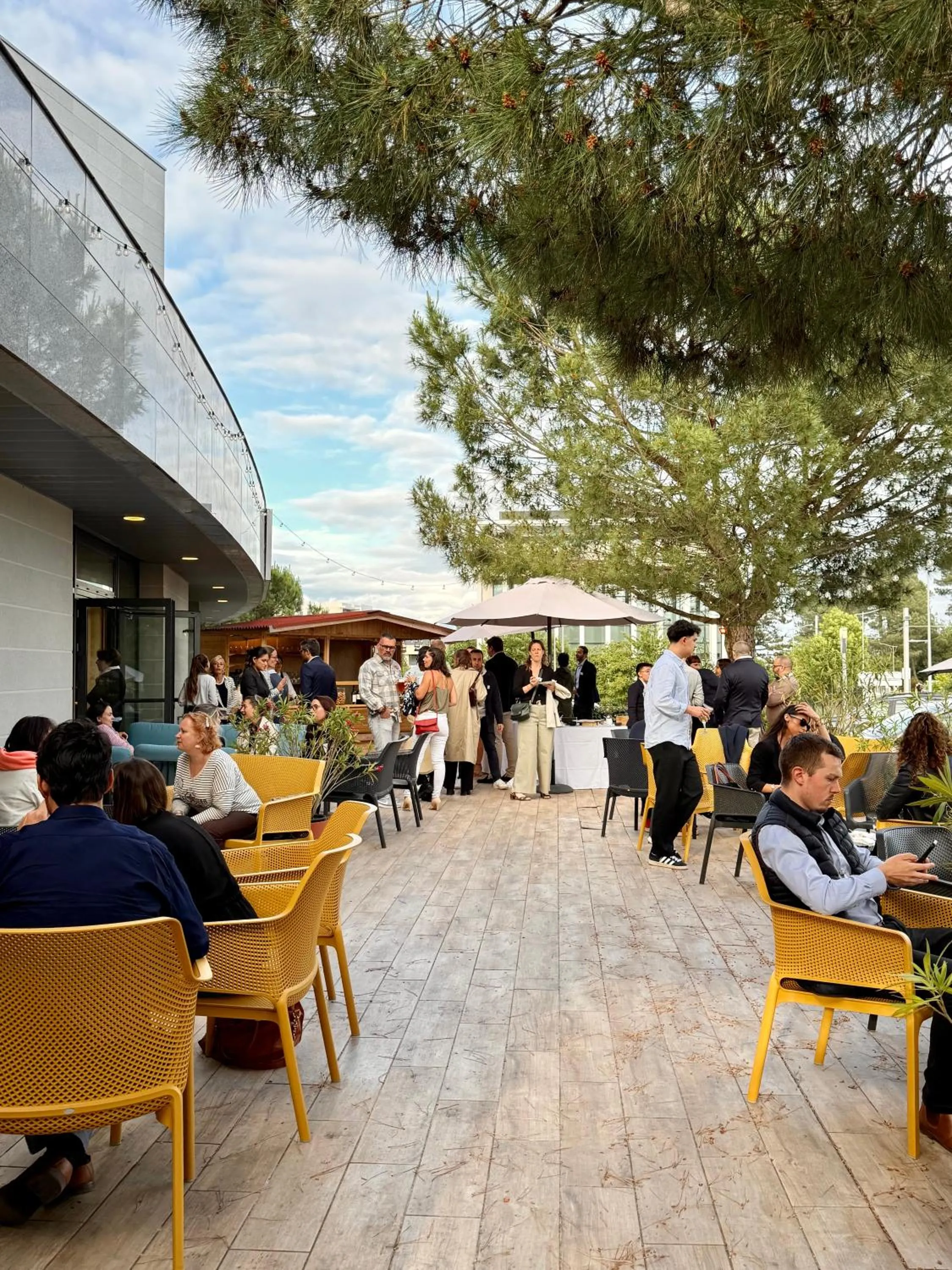 Restaurant/places to eat in Le M & Spa Bordeaux Aéroport by Hôtels & Préférence