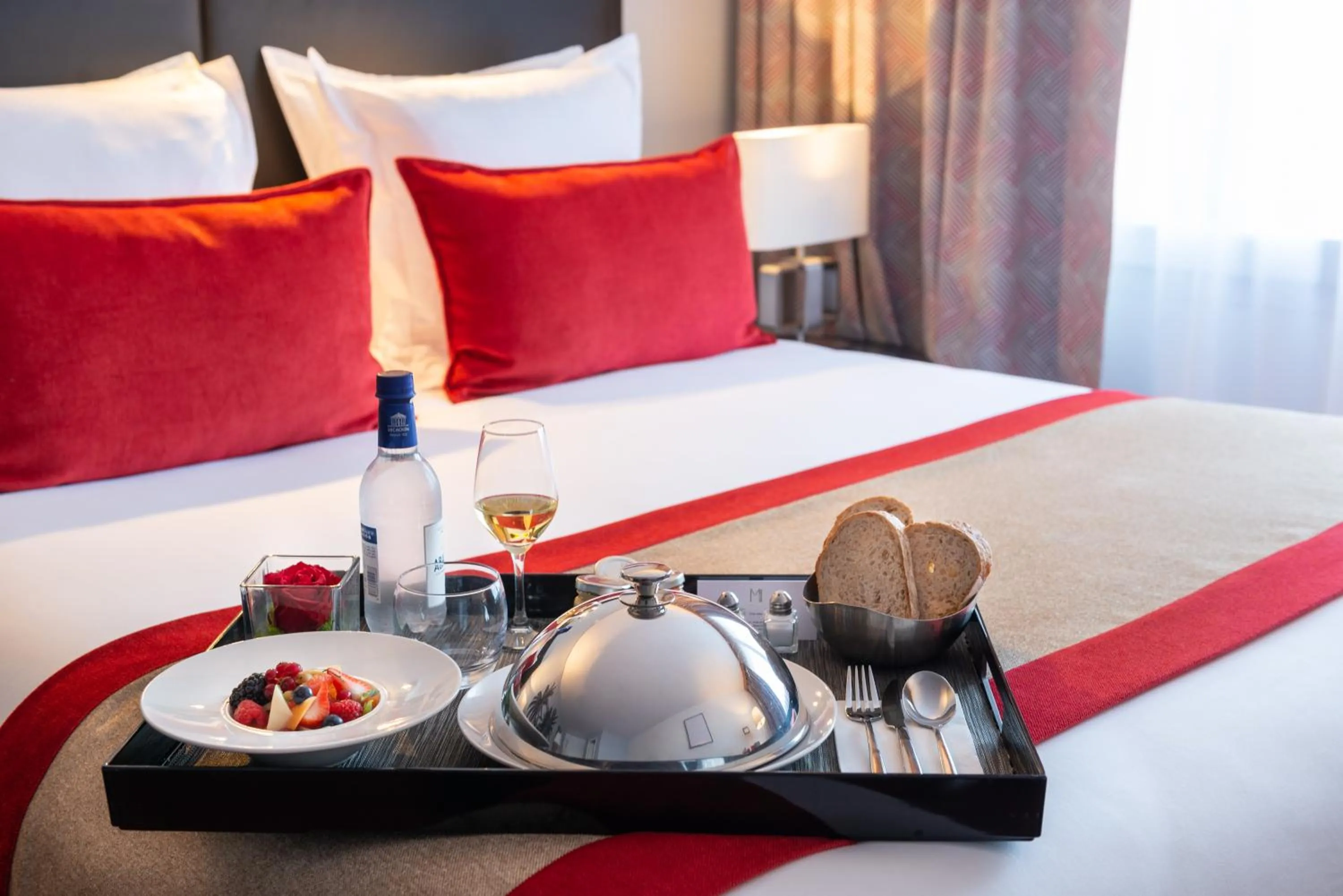 Photo of the whole room, Bed in Le M & Spa Bordeaux Aéroport by Hôtels & Préférence