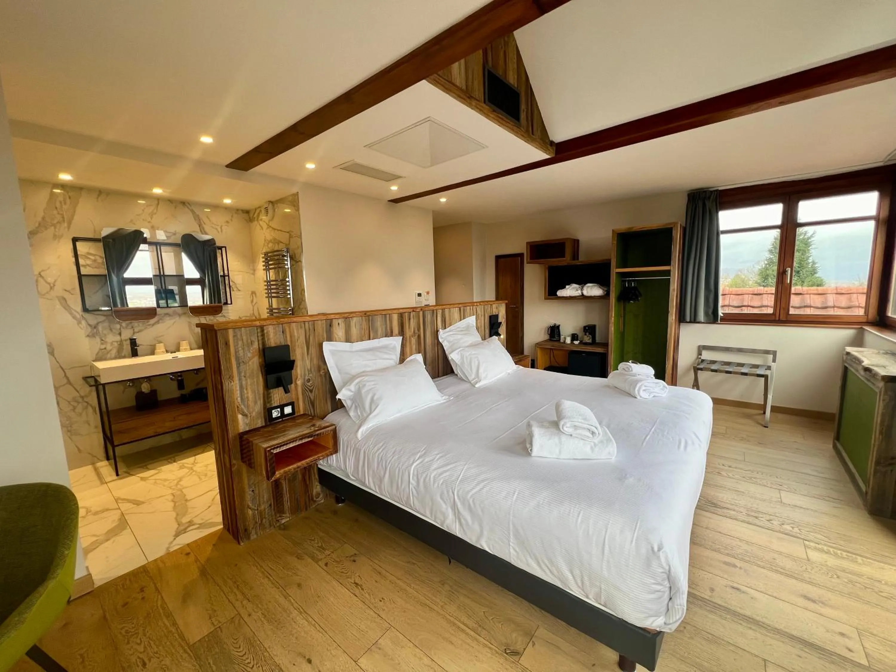 Bed in Hôtel La Garenne