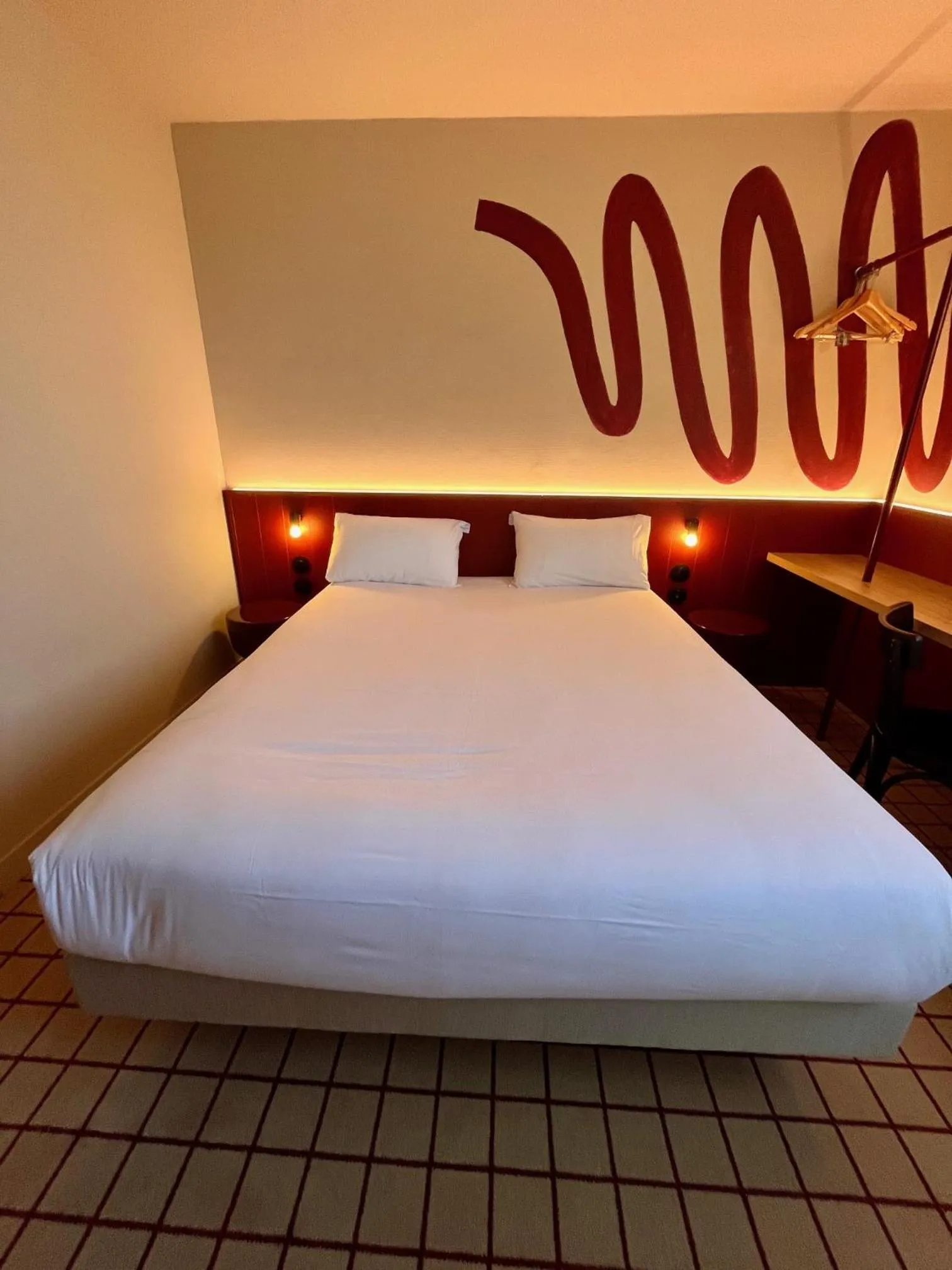 Bed in The Originals City, Hôtel du Phare, Bordeaux Mérignac