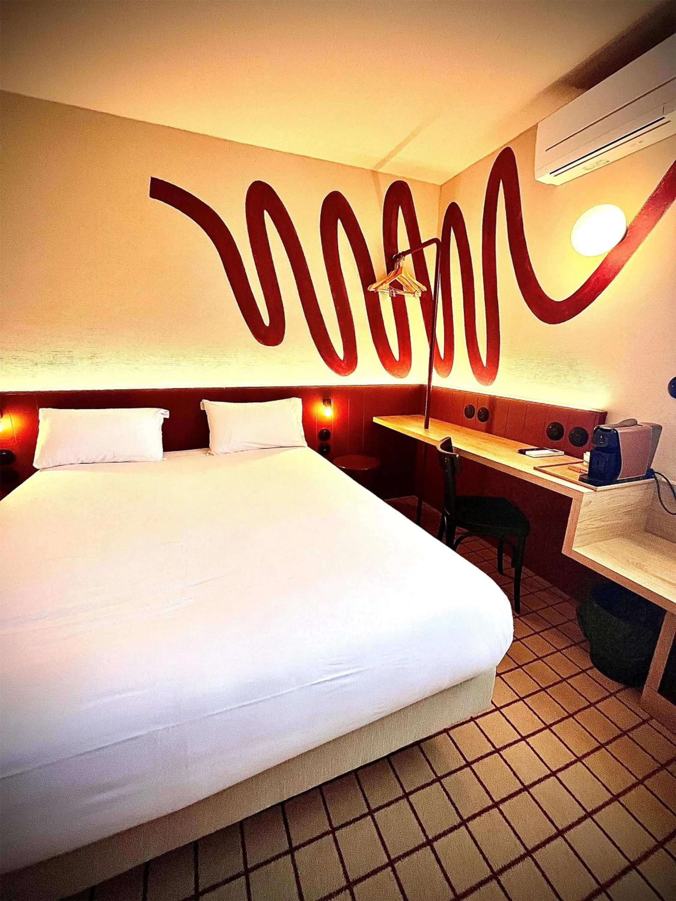 Bedroom, Bed in Best Western Hôtel du Phare