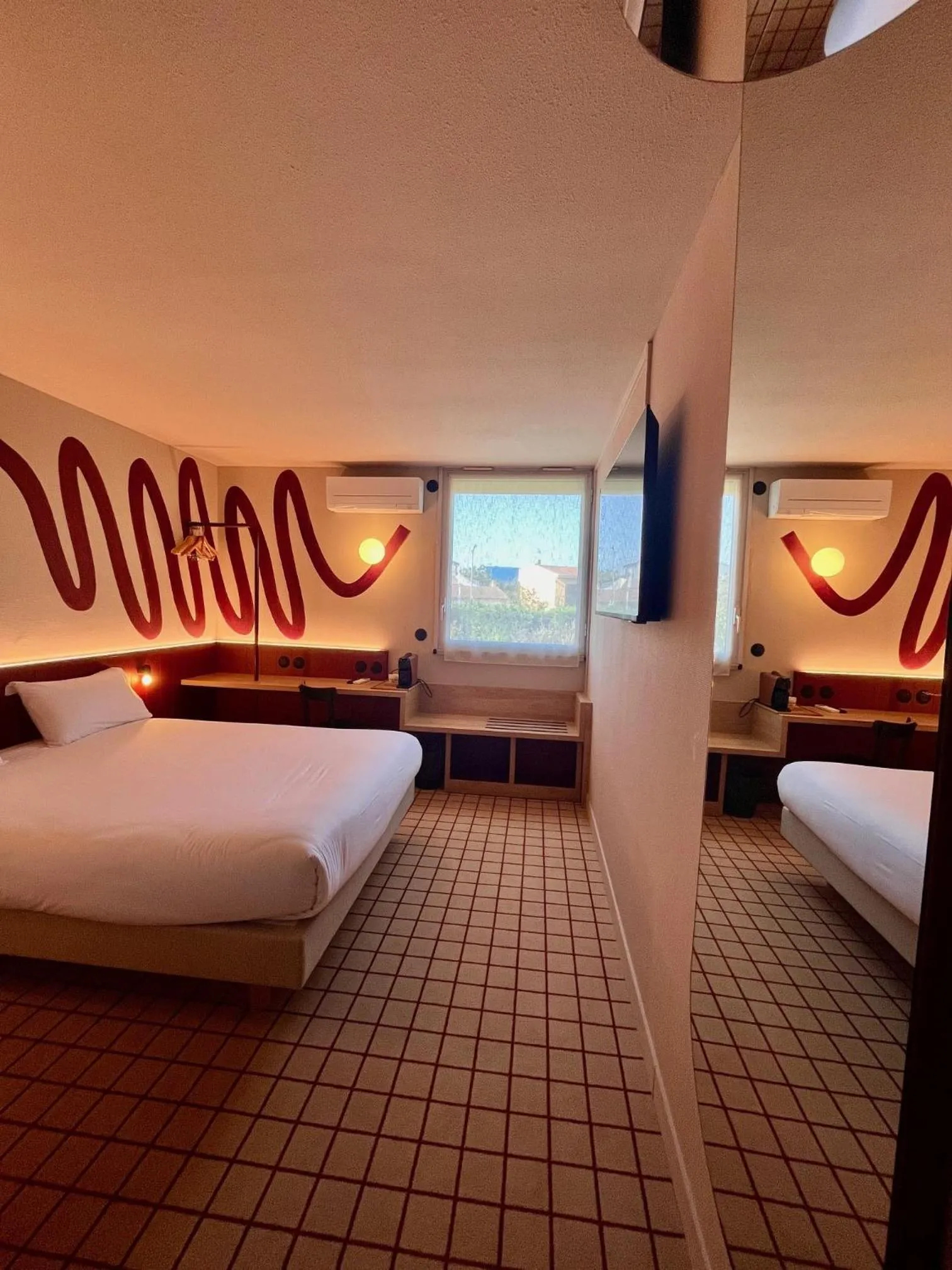 Bed in The Originals City, Hôtel du Phare, Bordeaux Mérignac