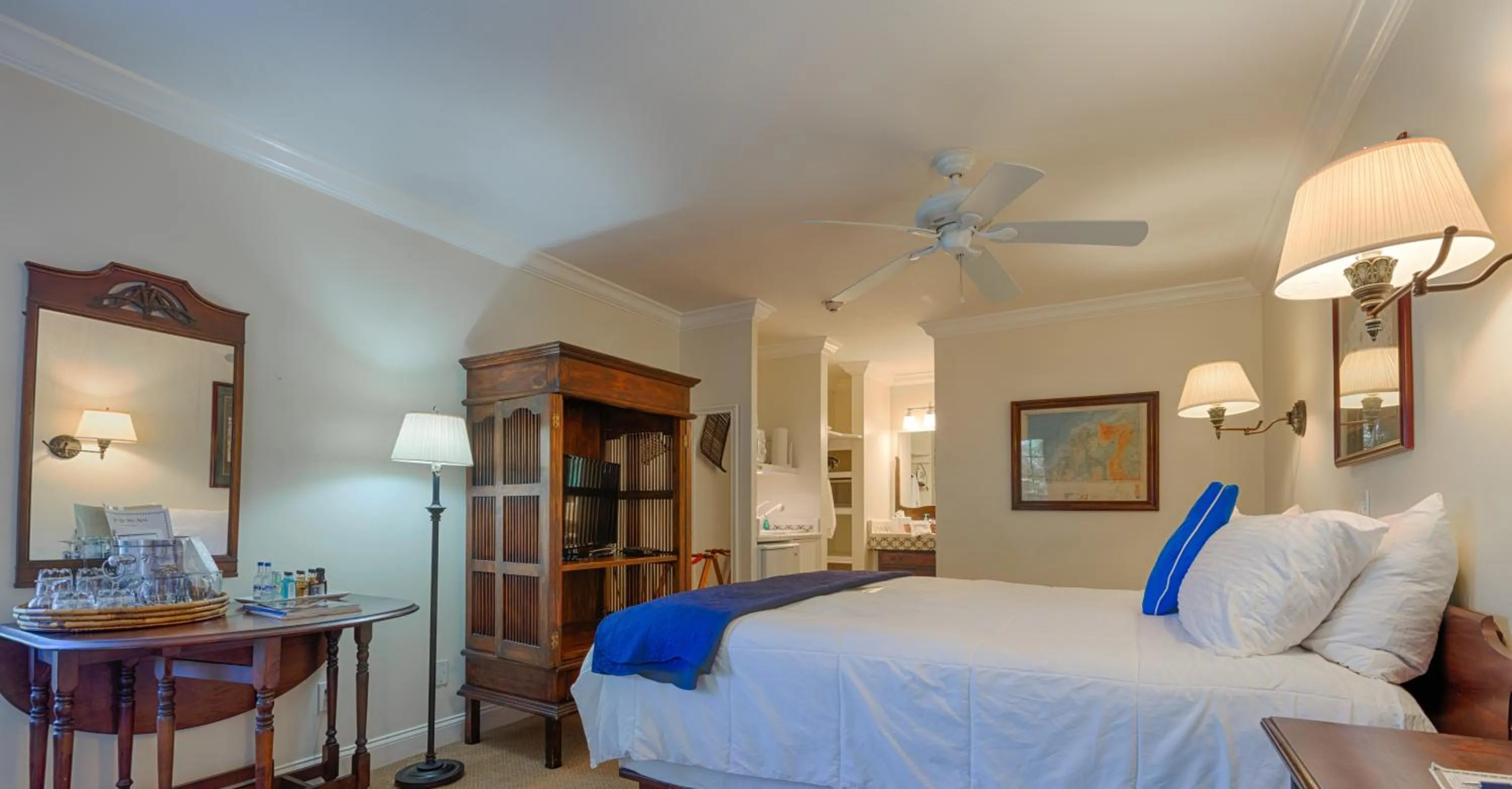 Bed in The Caribbean Court Boutique Hotel