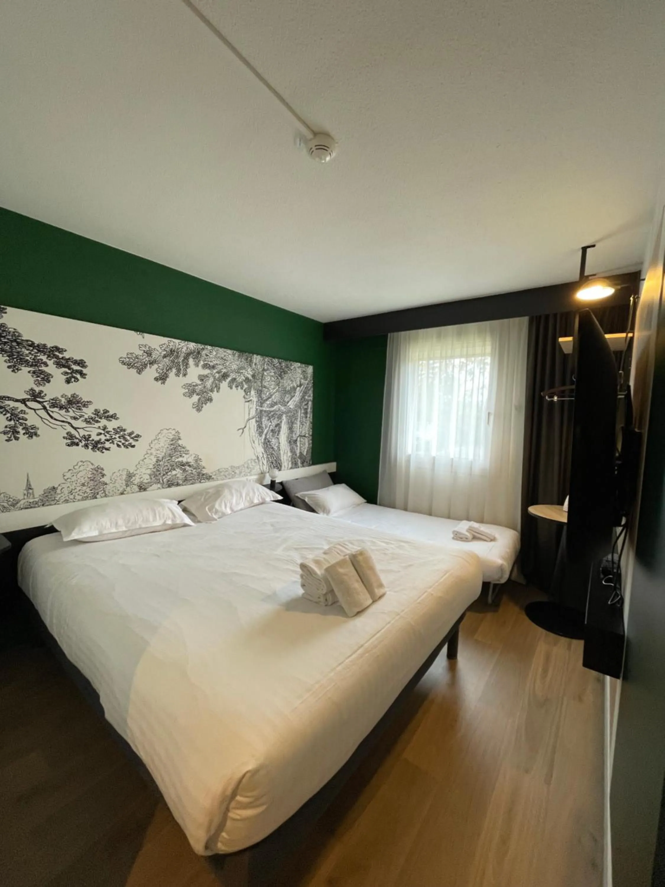 Bedroom, Bed in The Originals City Hôtel Bordeaux Porte du Bassin