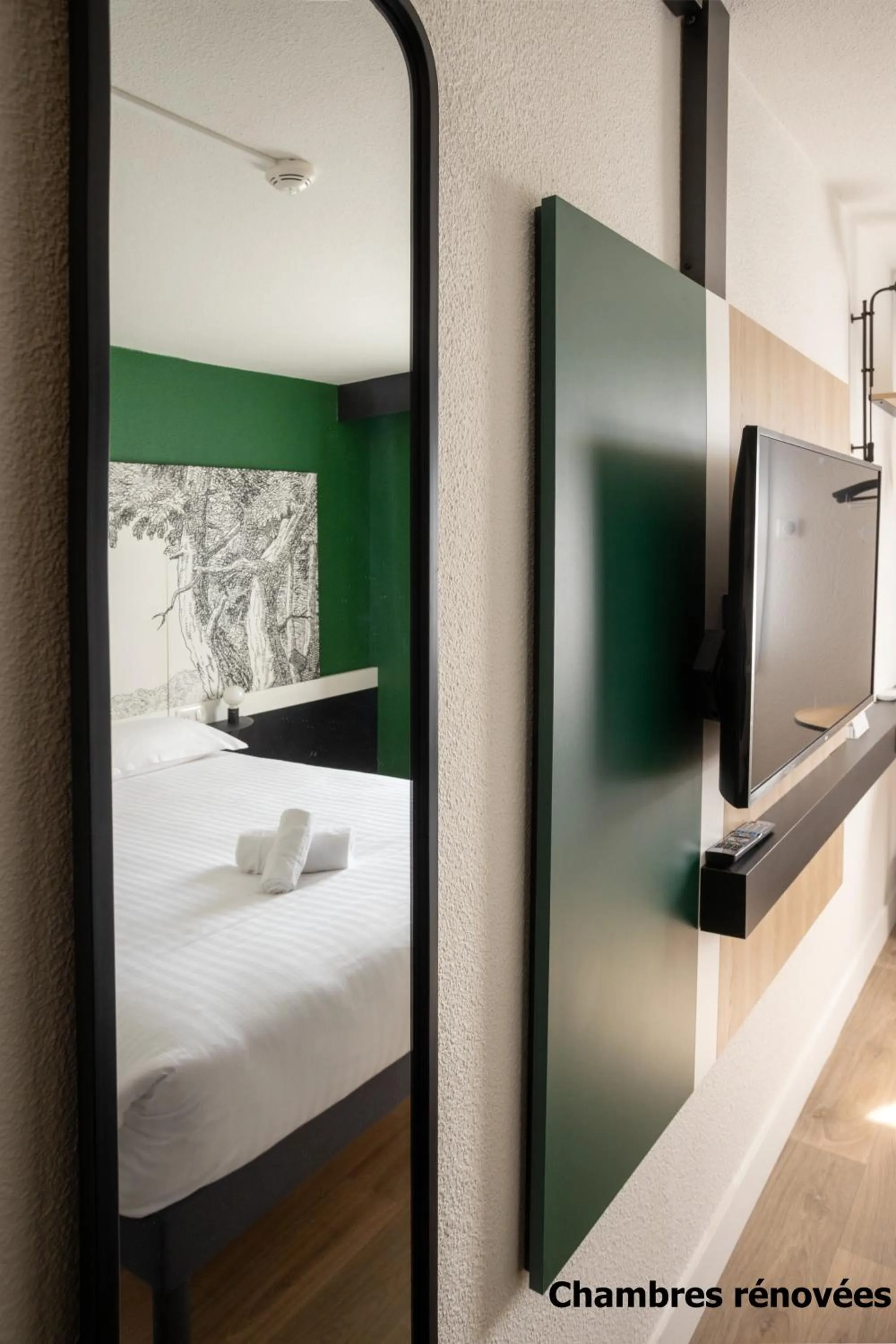 TV and multimedia, Bed in The Originals City Hôtel Bordeaux Porte du Bassin