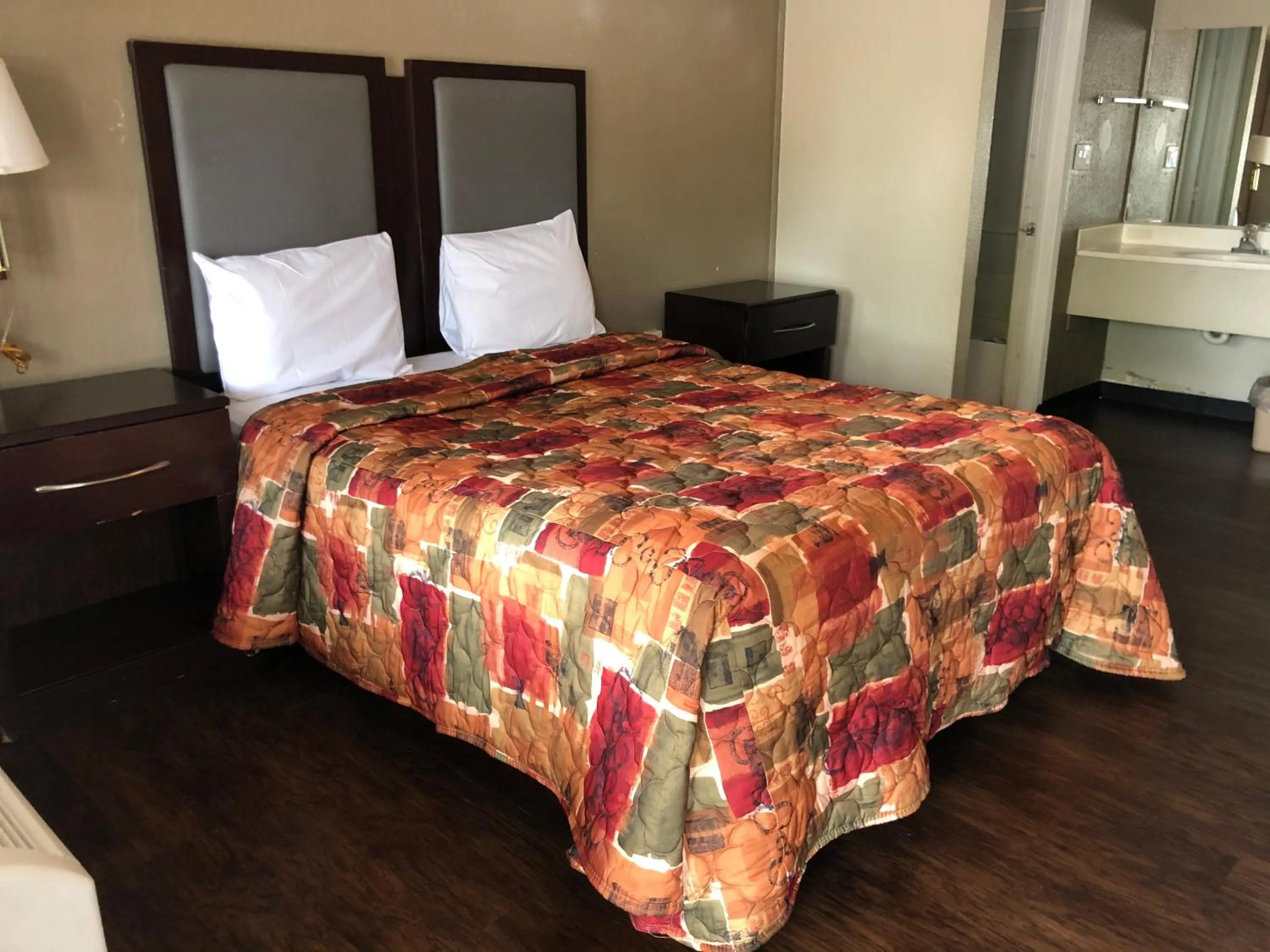 Bed in Haven Inn of Chico