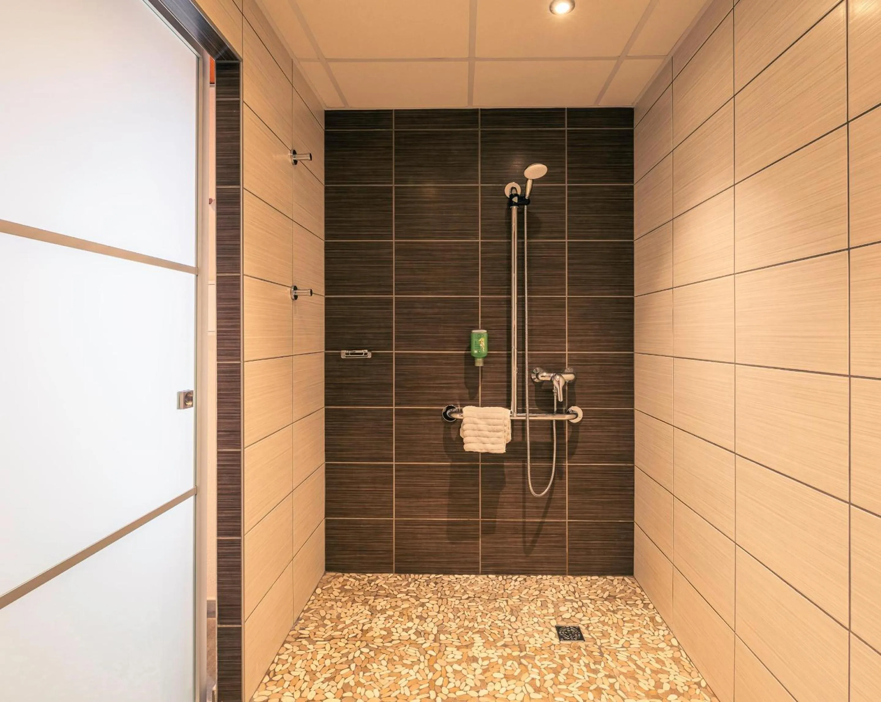 Bathroom in Best Western Marseille Aeroport