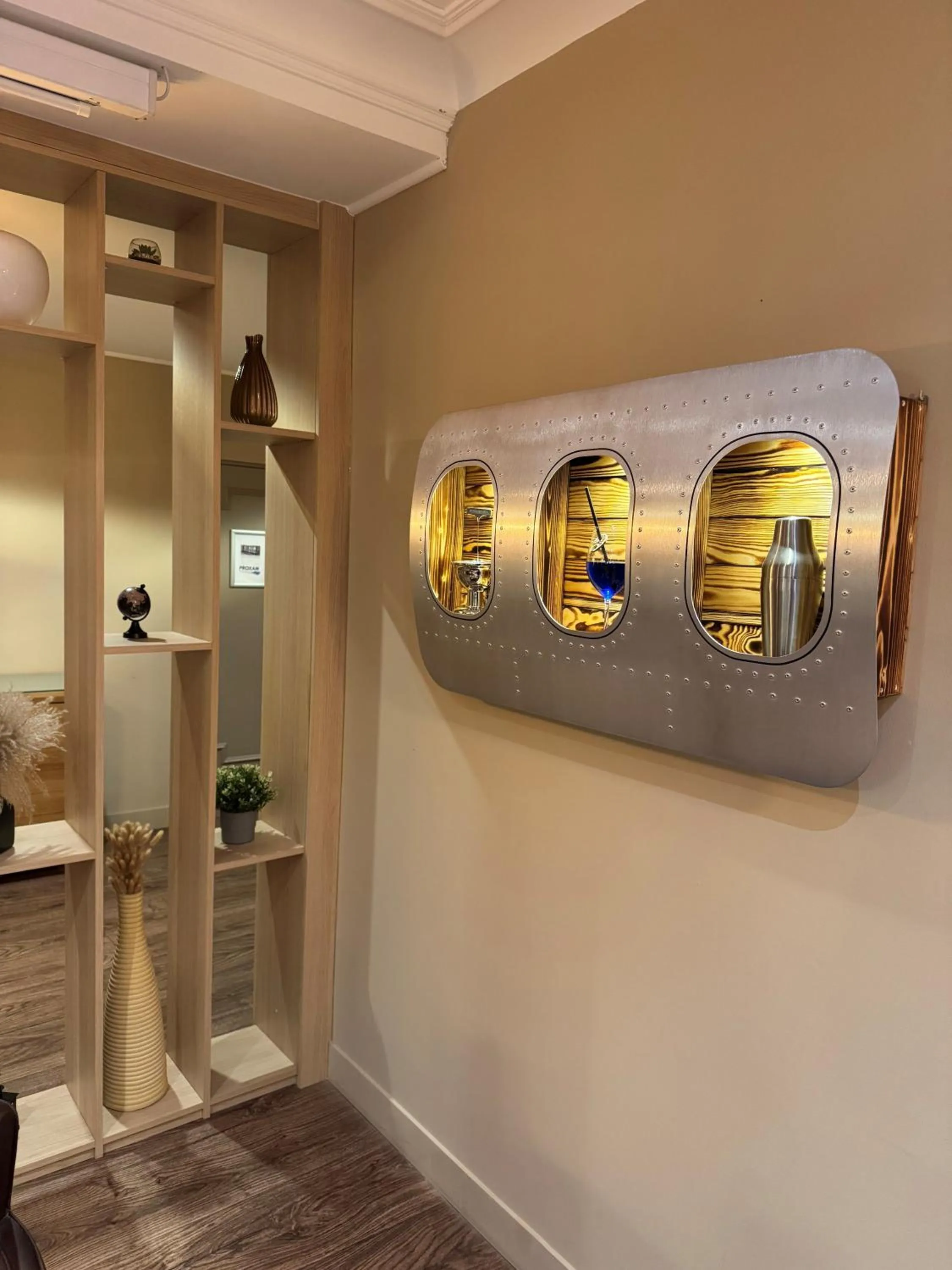 Lounge or bar in Best Western Marseille Aeroport