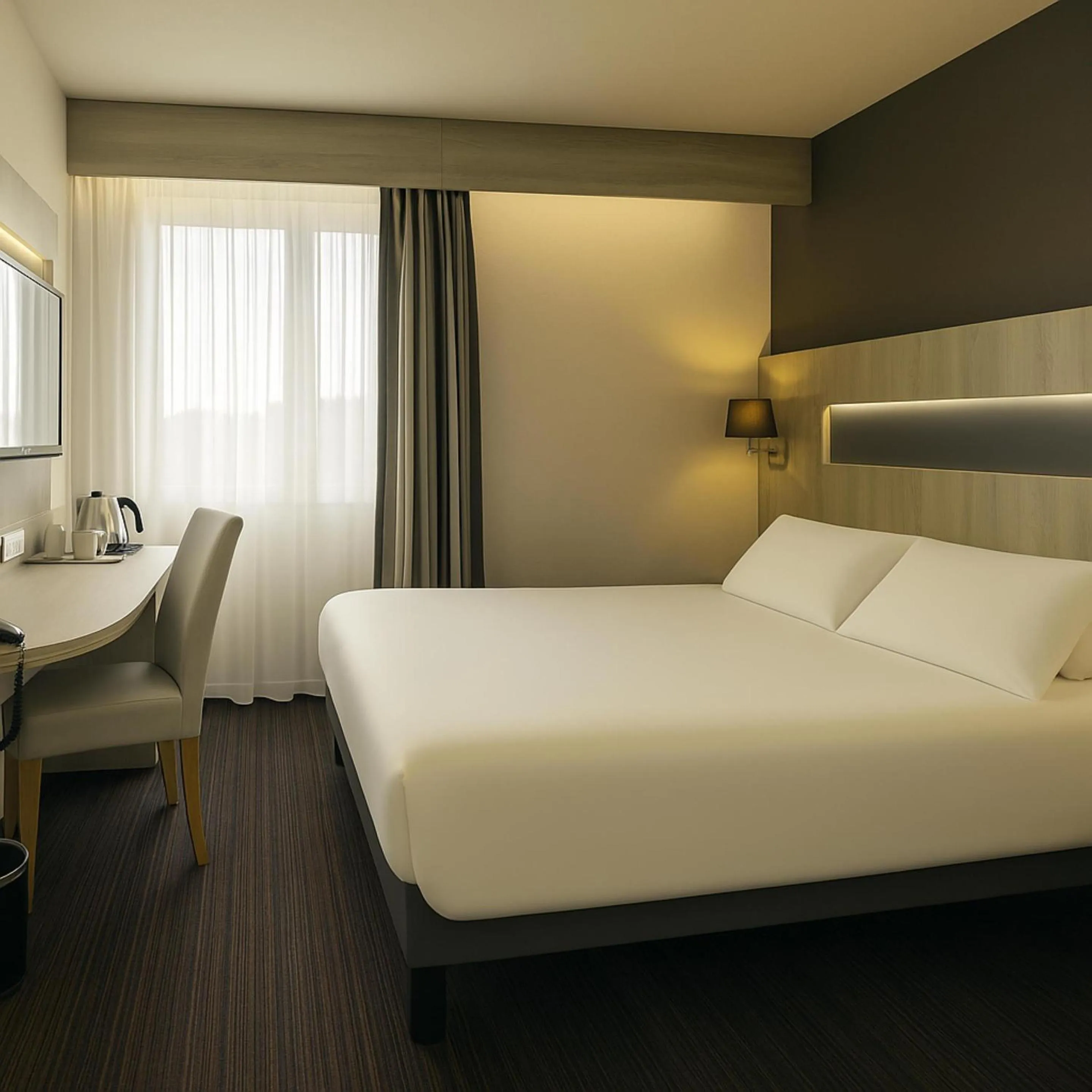 Bedroom, Bed in Best Western Marseille Aeroport