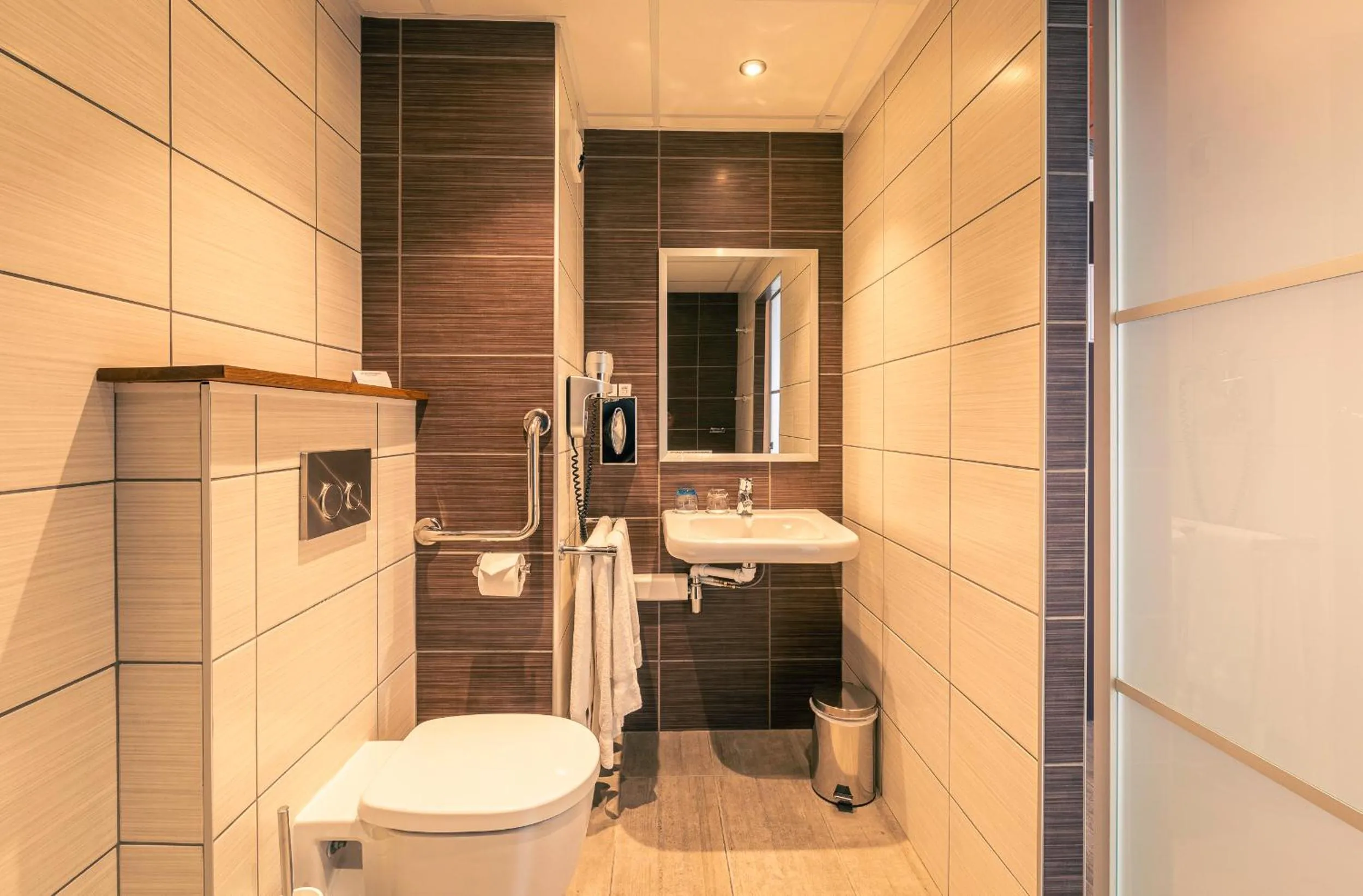 Bathroom in Best Western Marseille Aeroport