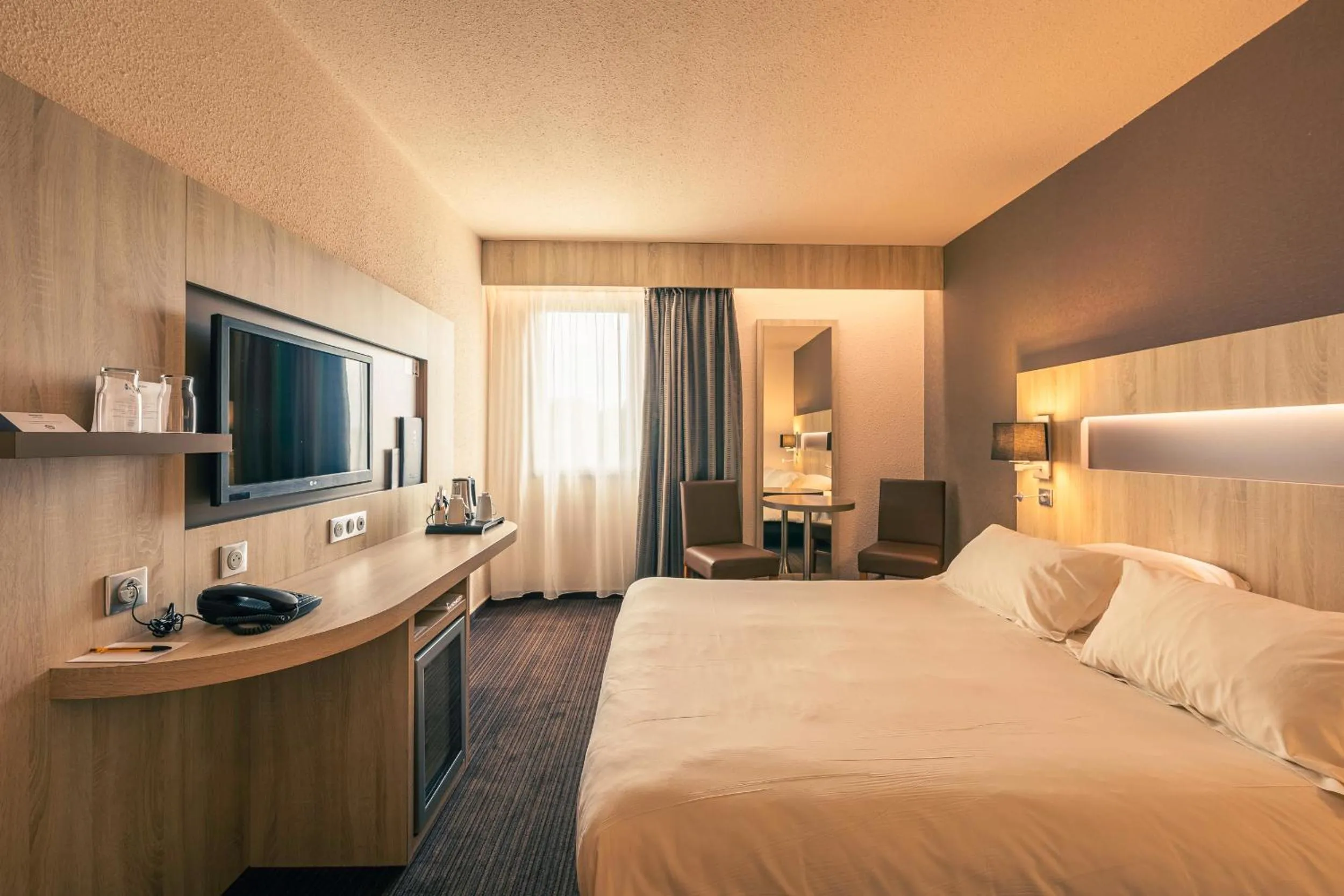 Photo of the whole room, Bed in Best Western Marseille Aeroport