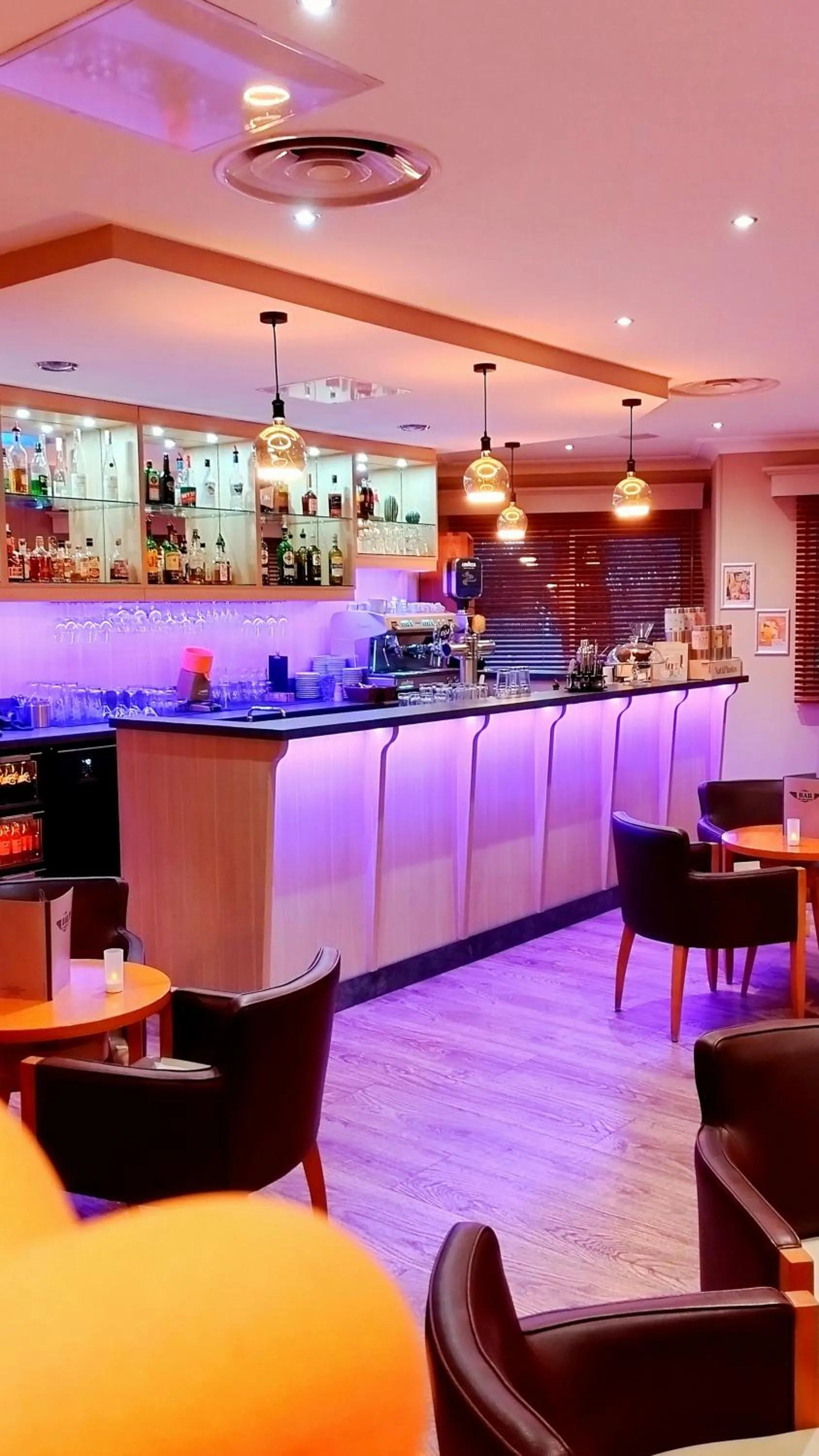 Lounge or bar in Best Western Marseille Aeroport