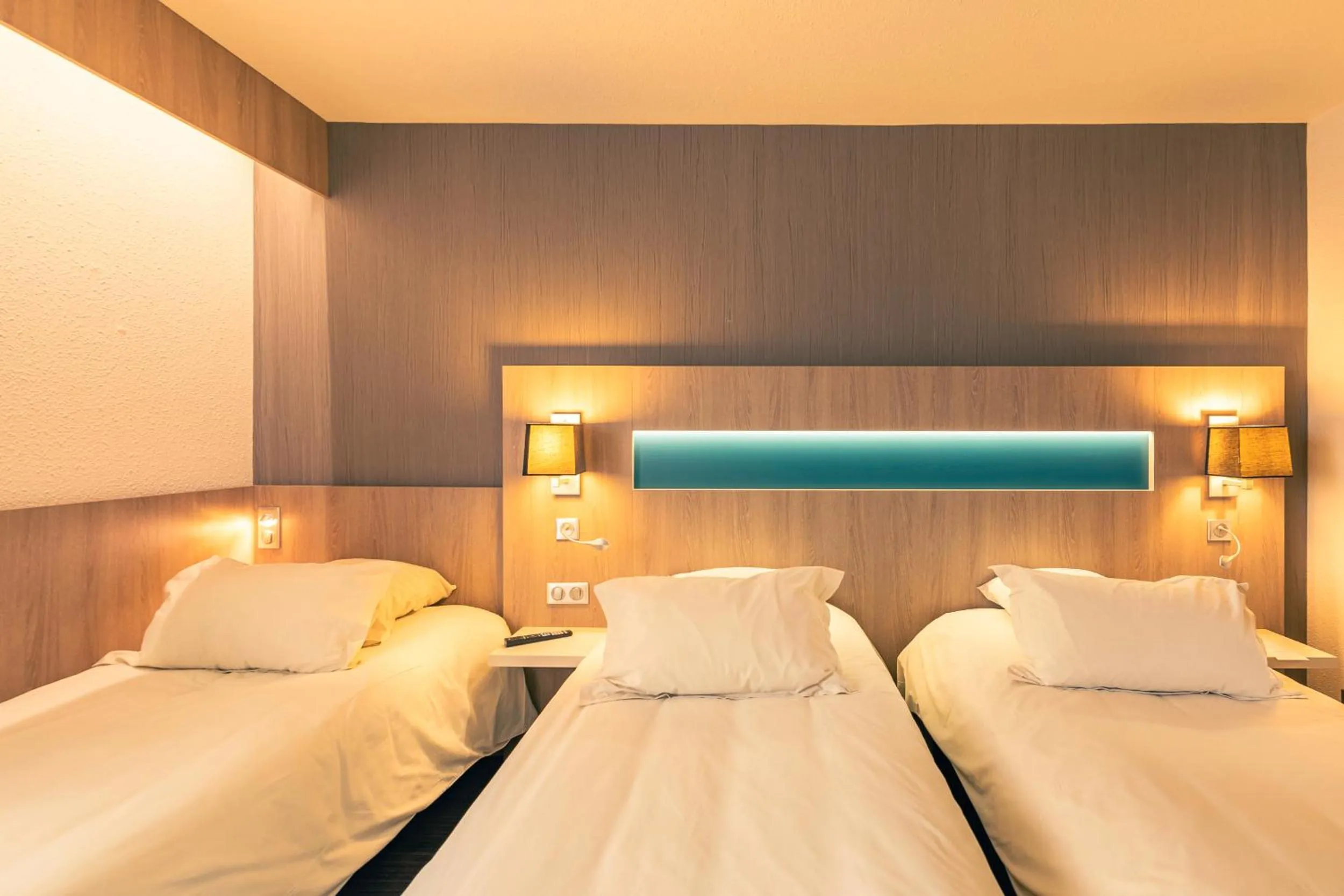 Bedroom, Bed in Best Western Marseille Aeroport