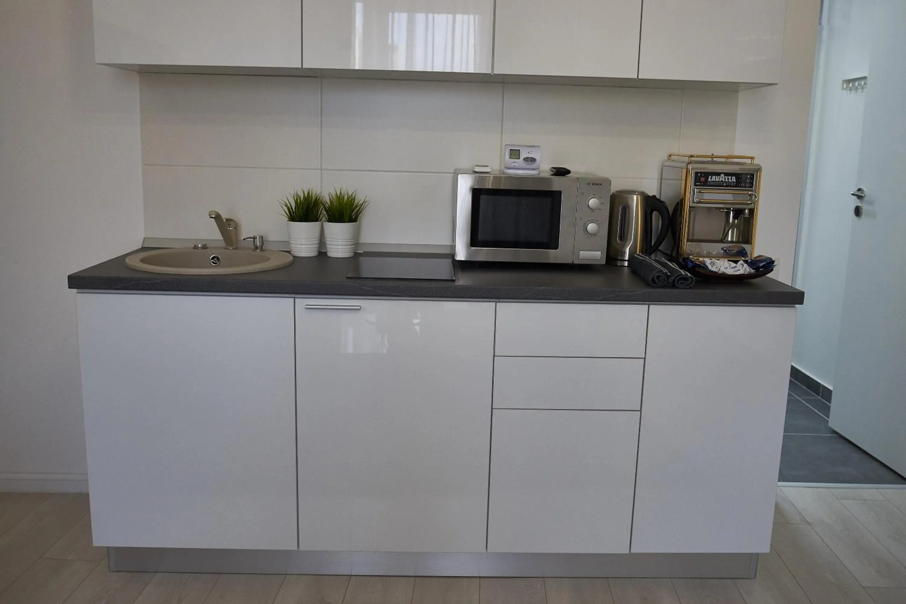 Coffee/tea facilities in Metropole Apartments Old Town