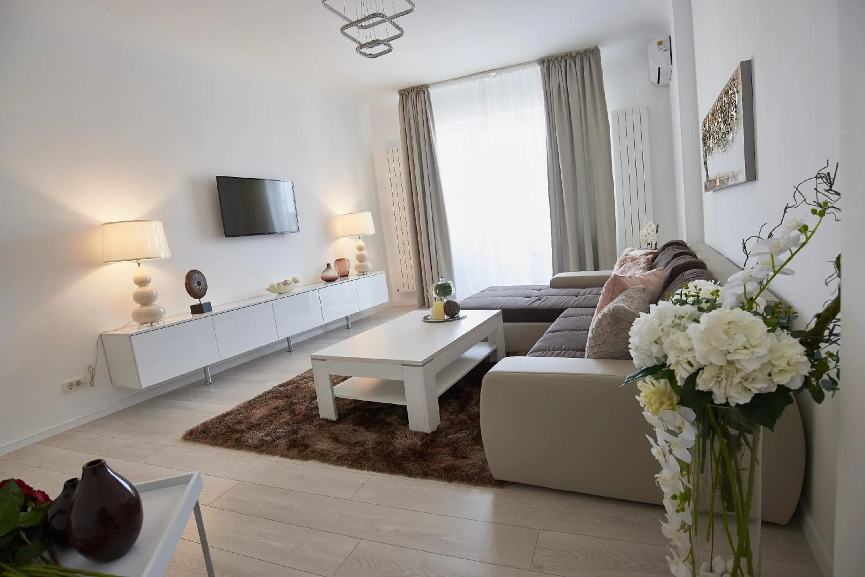 TV and multimedia in Metropole Apartments Old Town