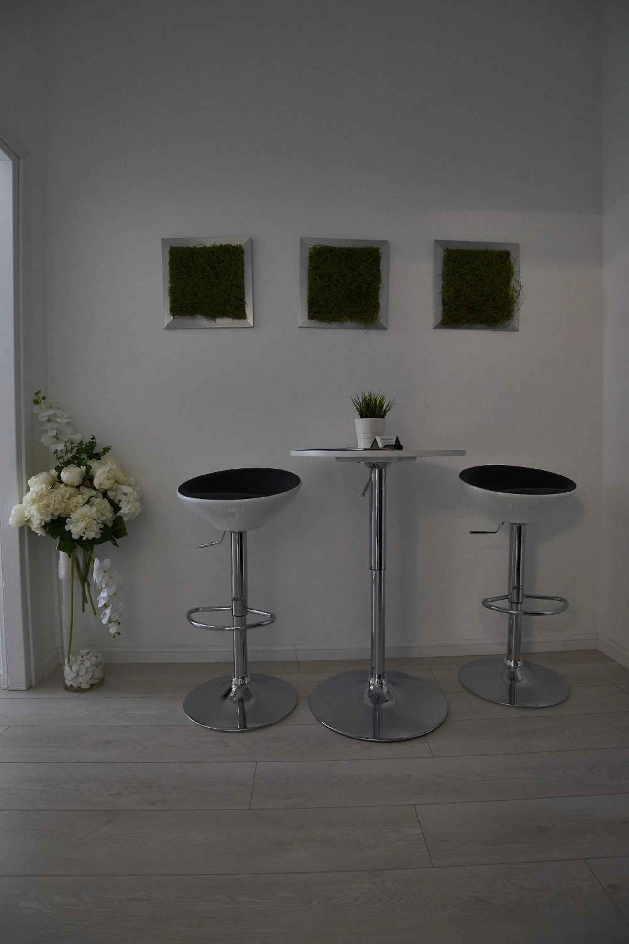 Decorative detail in Metropole Apartments Old Town