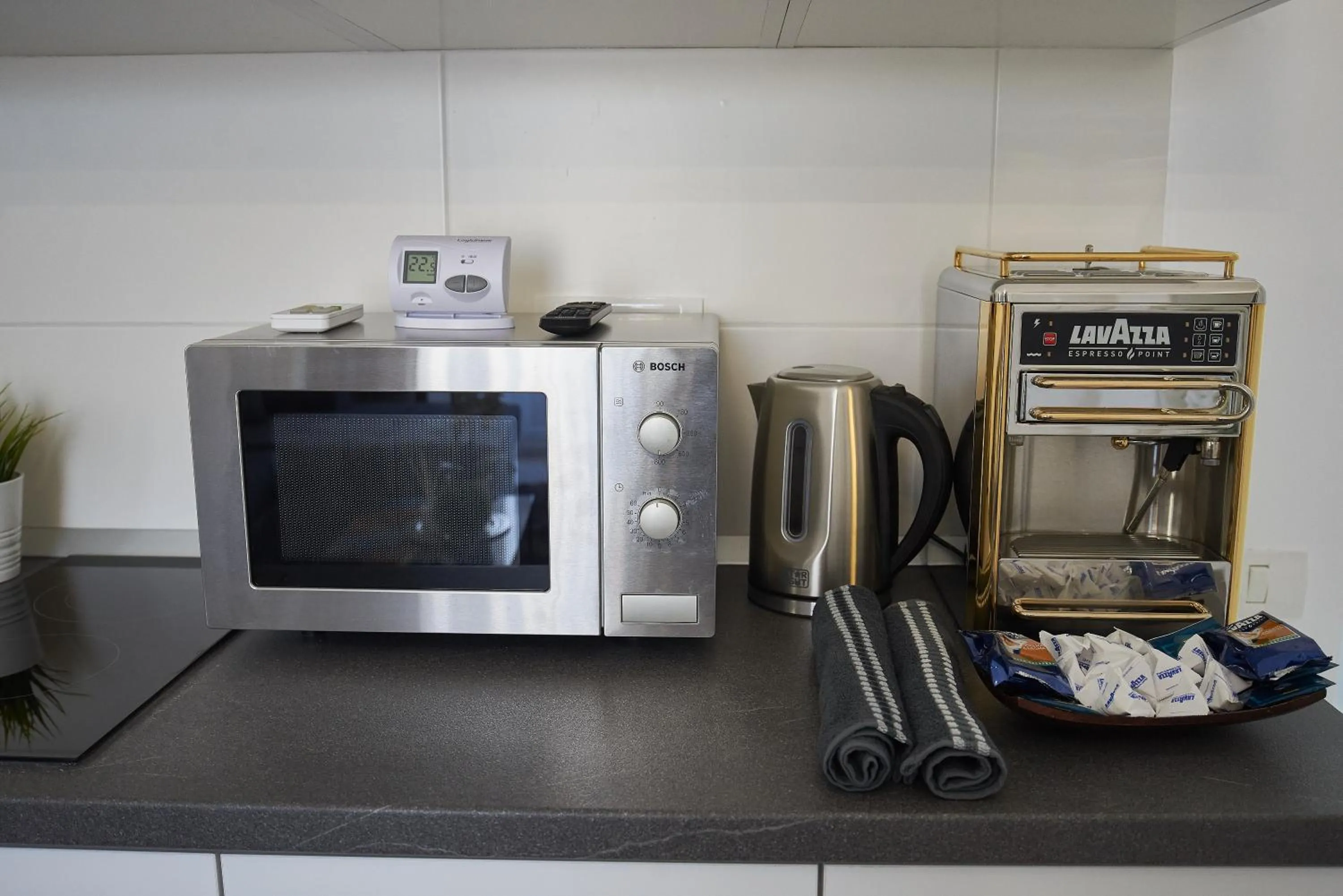 Coffee/tea facilities in Metropole Apartments Old Town