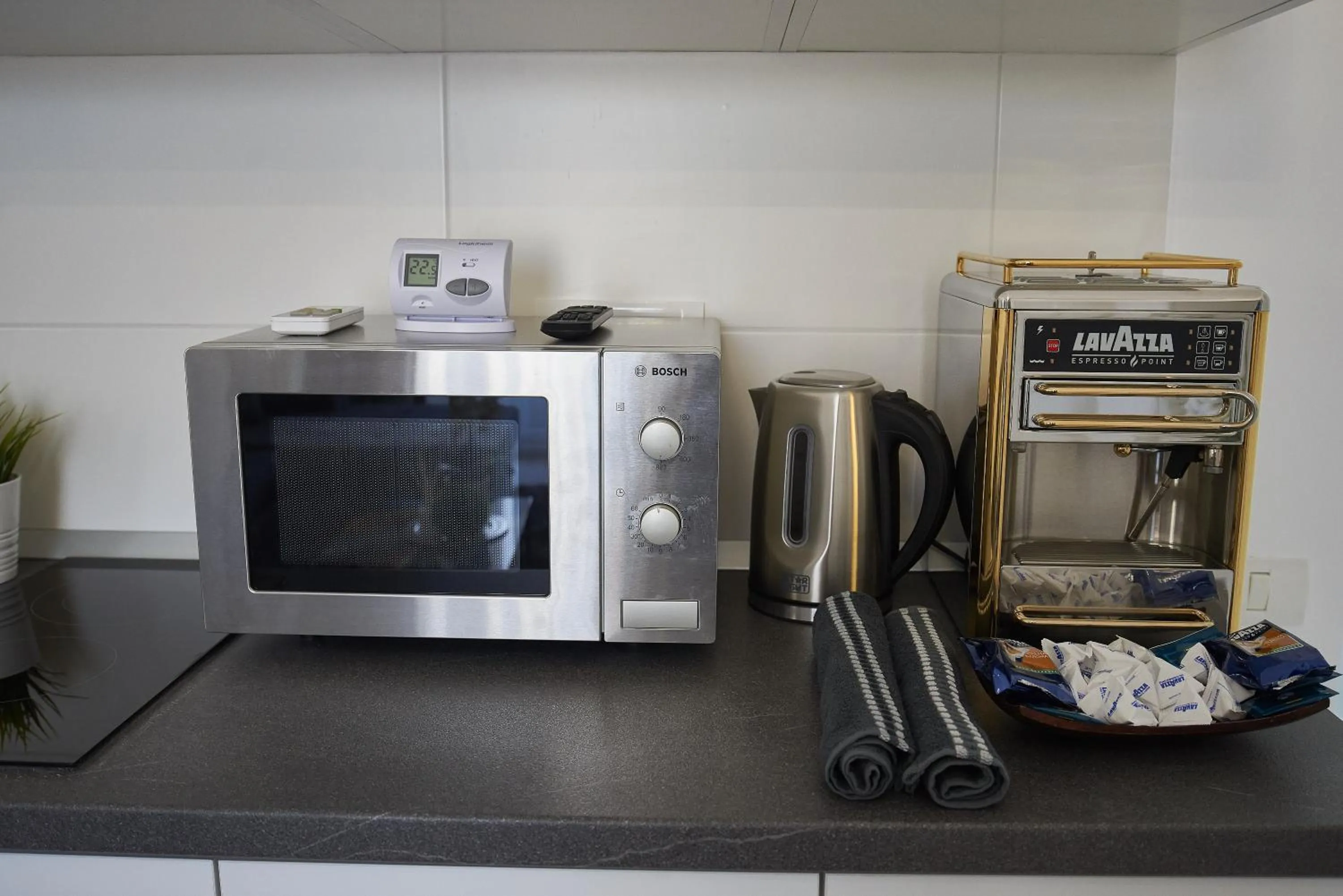 Kitchen or kitchenette in Metropole Apartments Old Town