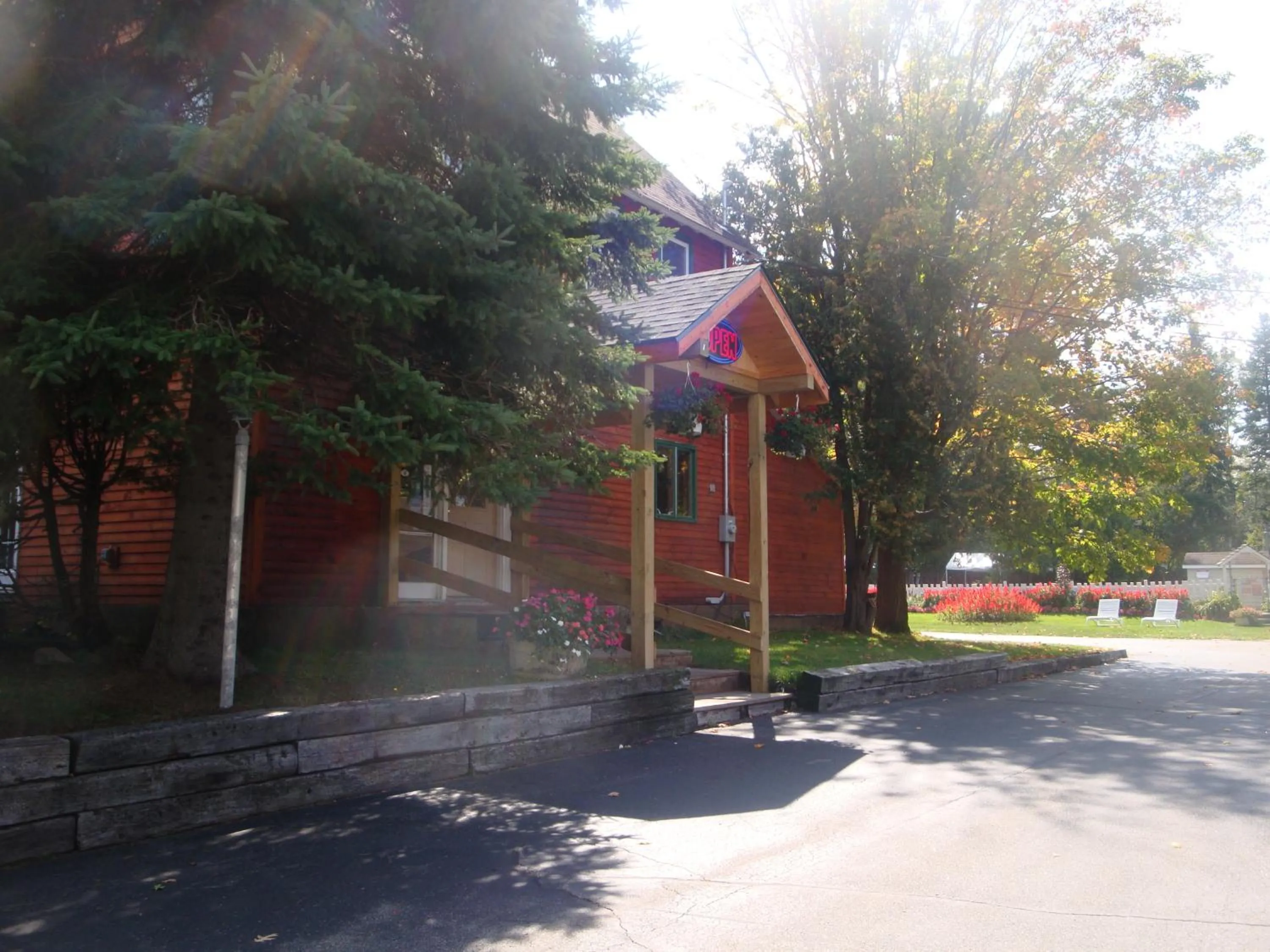 Facade/entrance in Maple Leaf Inn Lake Placid