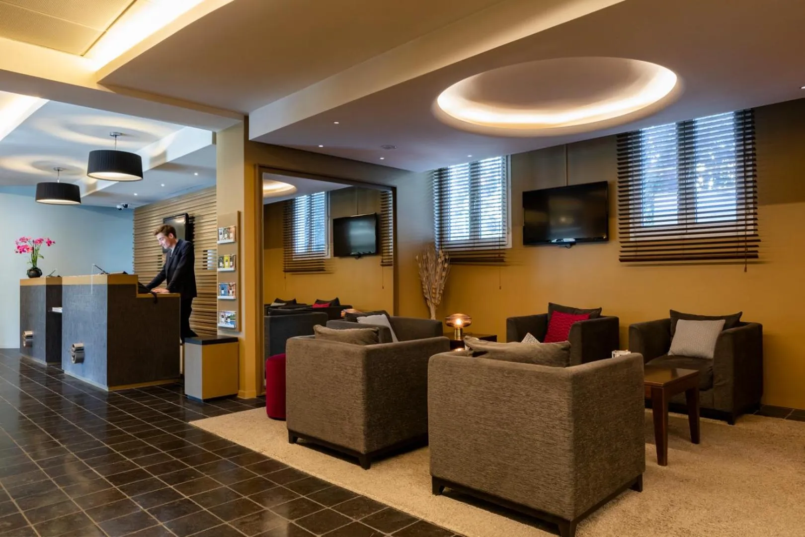 Lobby or reception in Escale Oceania Aix-en-Provence