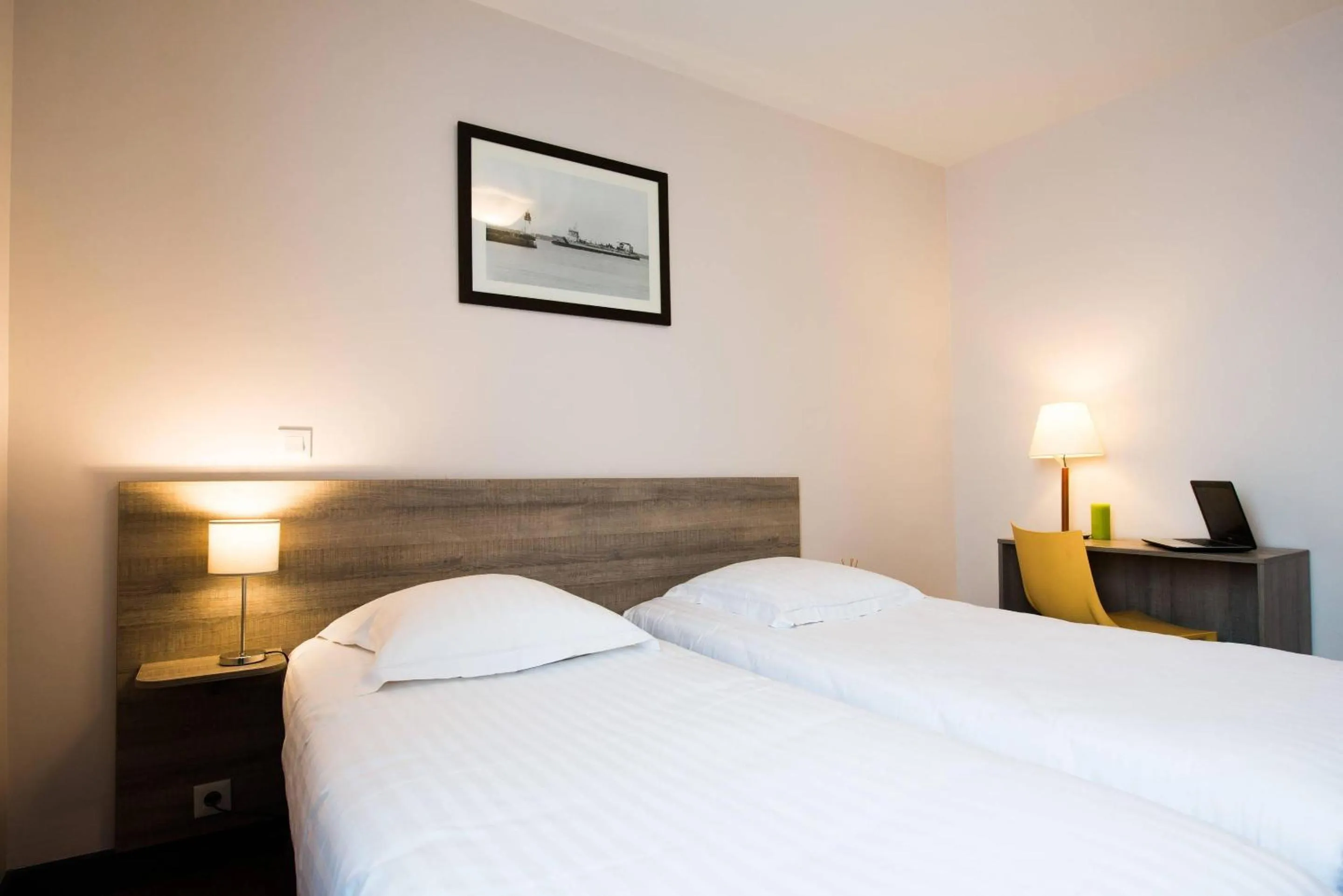 Bedroom, Bed in Comfort Aparthotel Saint-Nazaire Les Portes de l Ocean