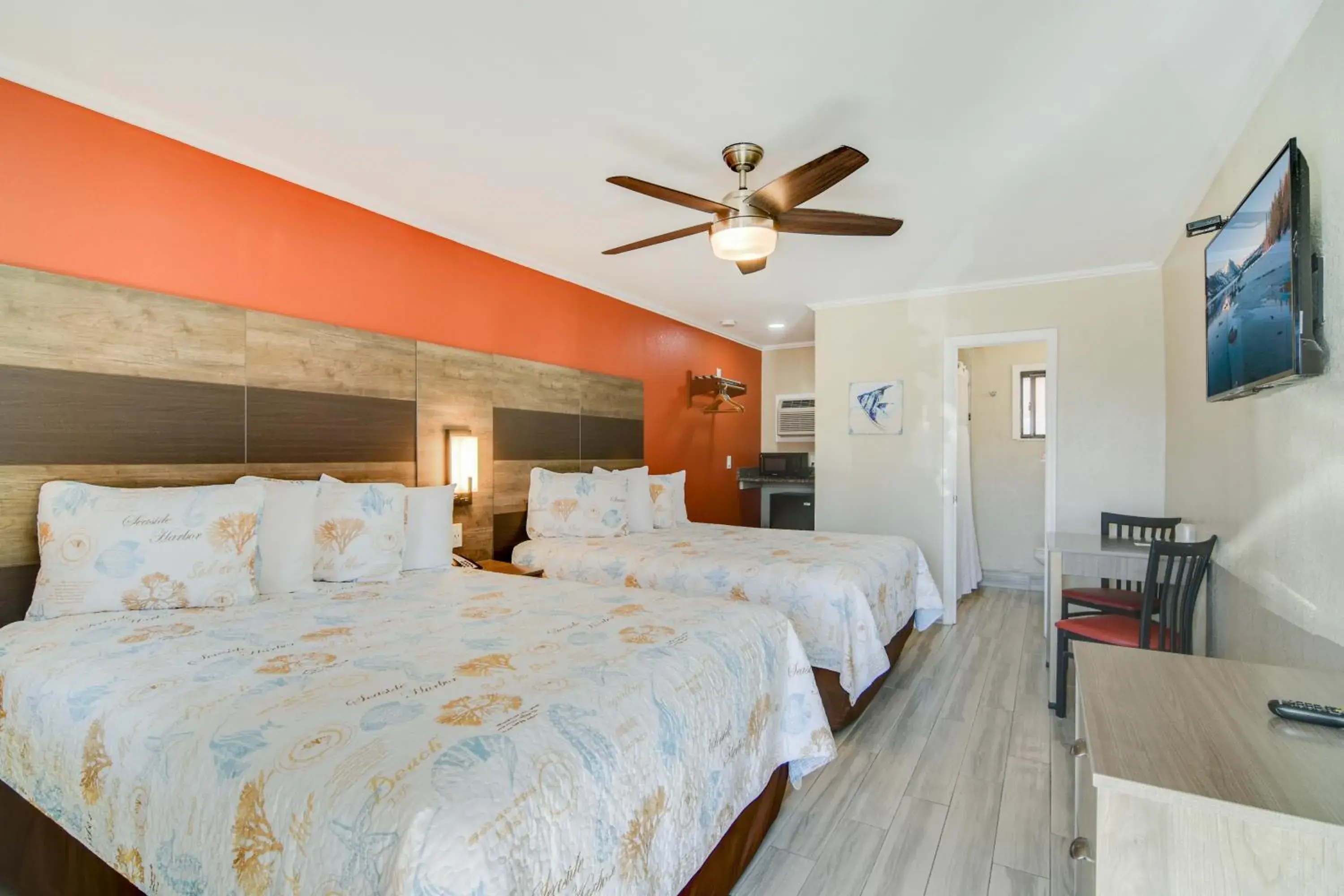 Queen Room with Two Queen Beds - Non-Smoking in Anthony's on the Beach Queen Room with Two Queen Beds - Non-Smoking in Anthony's on the Beach