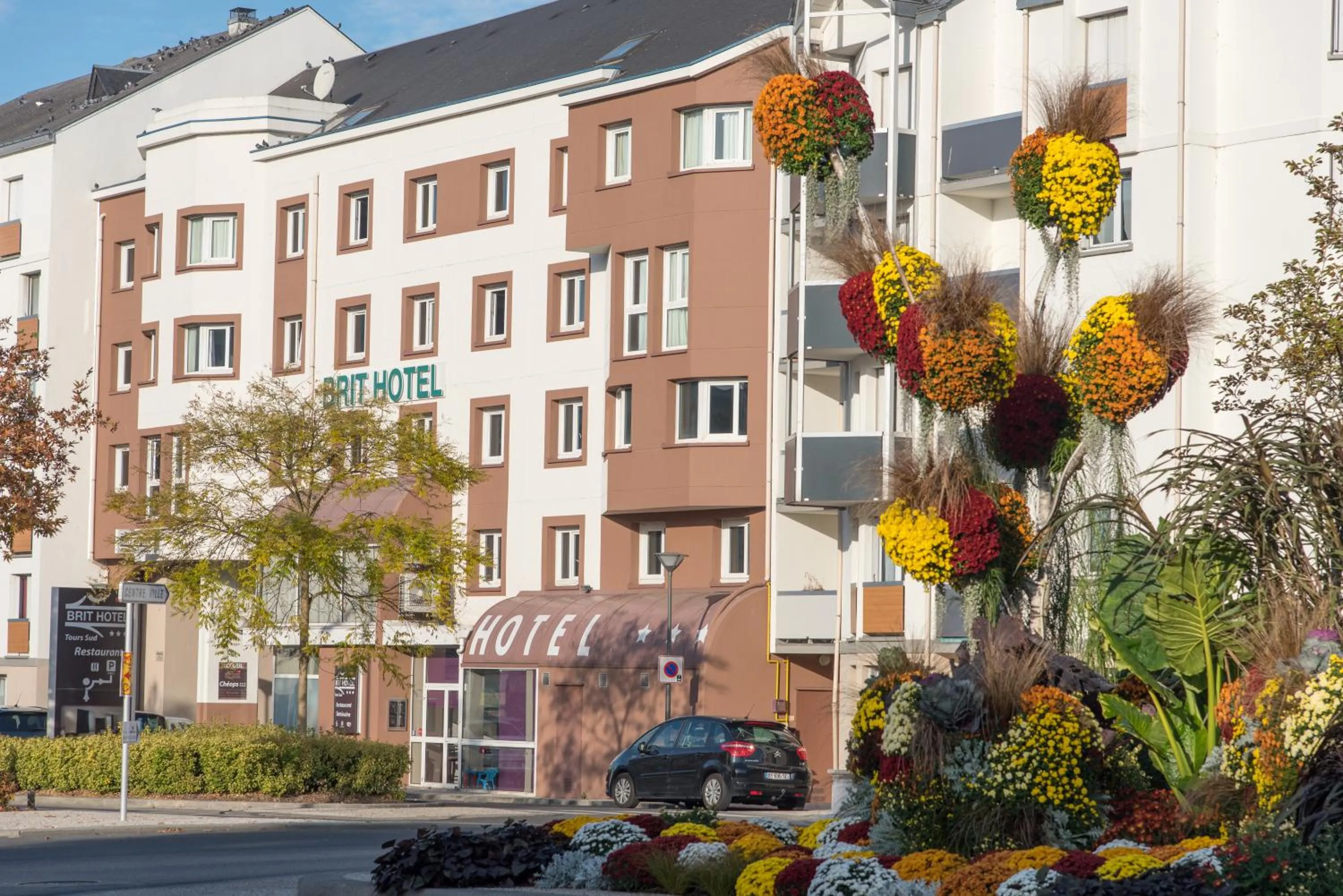 Property building in Brit Hotel Tours Sud – Le Cheops