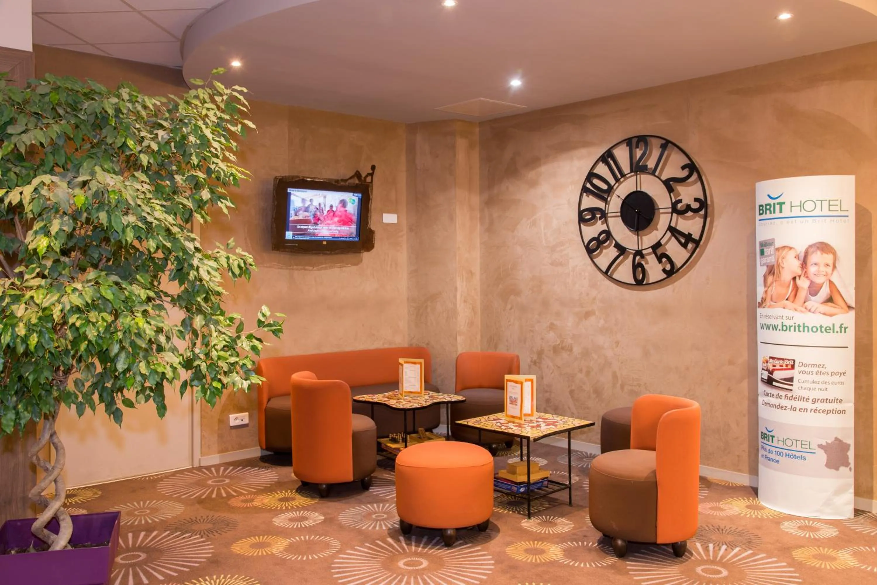 Living room in Brit Hotel Tours Sud – Le Cheops