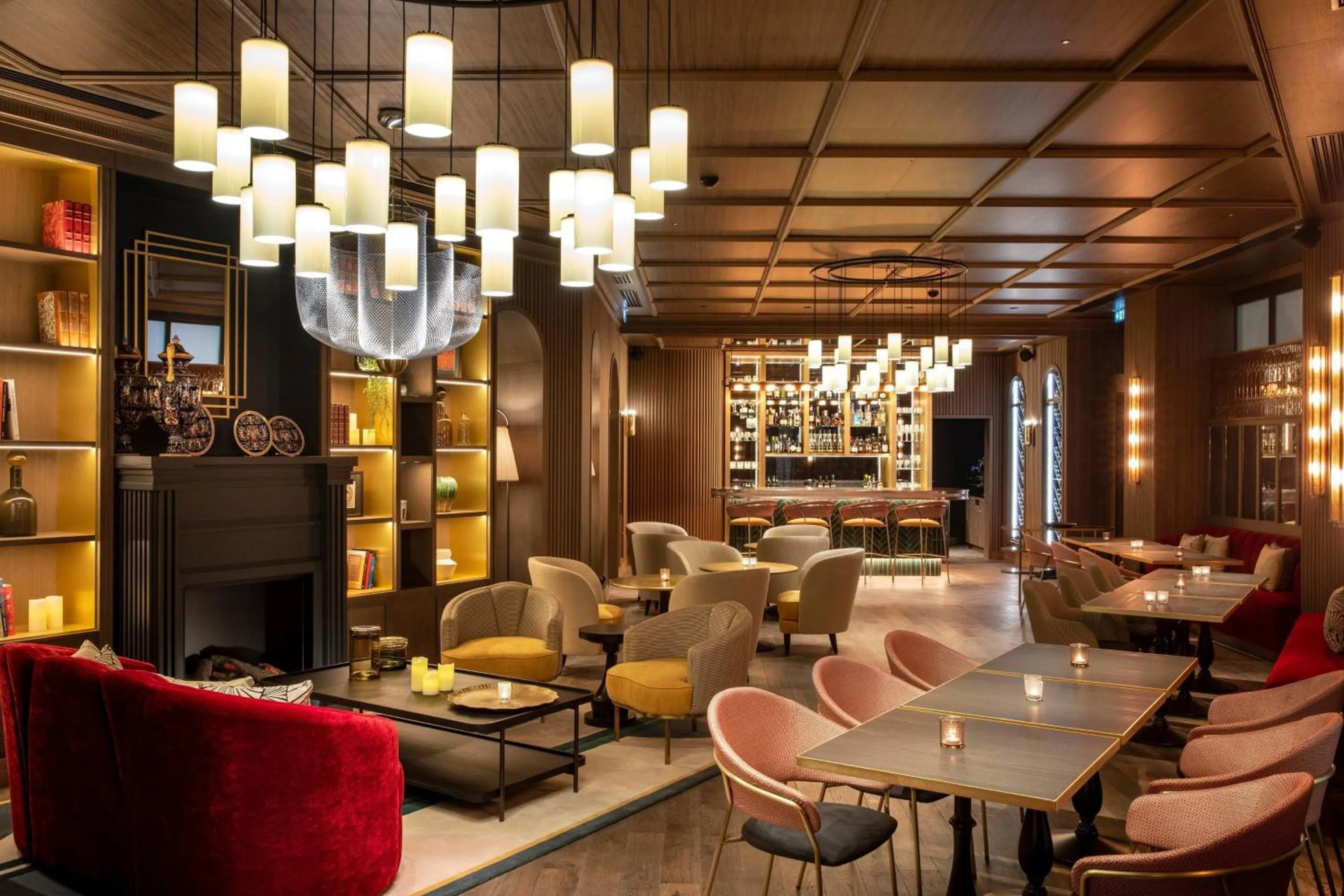 Lounge or bar in Maison Rouge Strasbourg Hotel & Spa, Autograph Collection