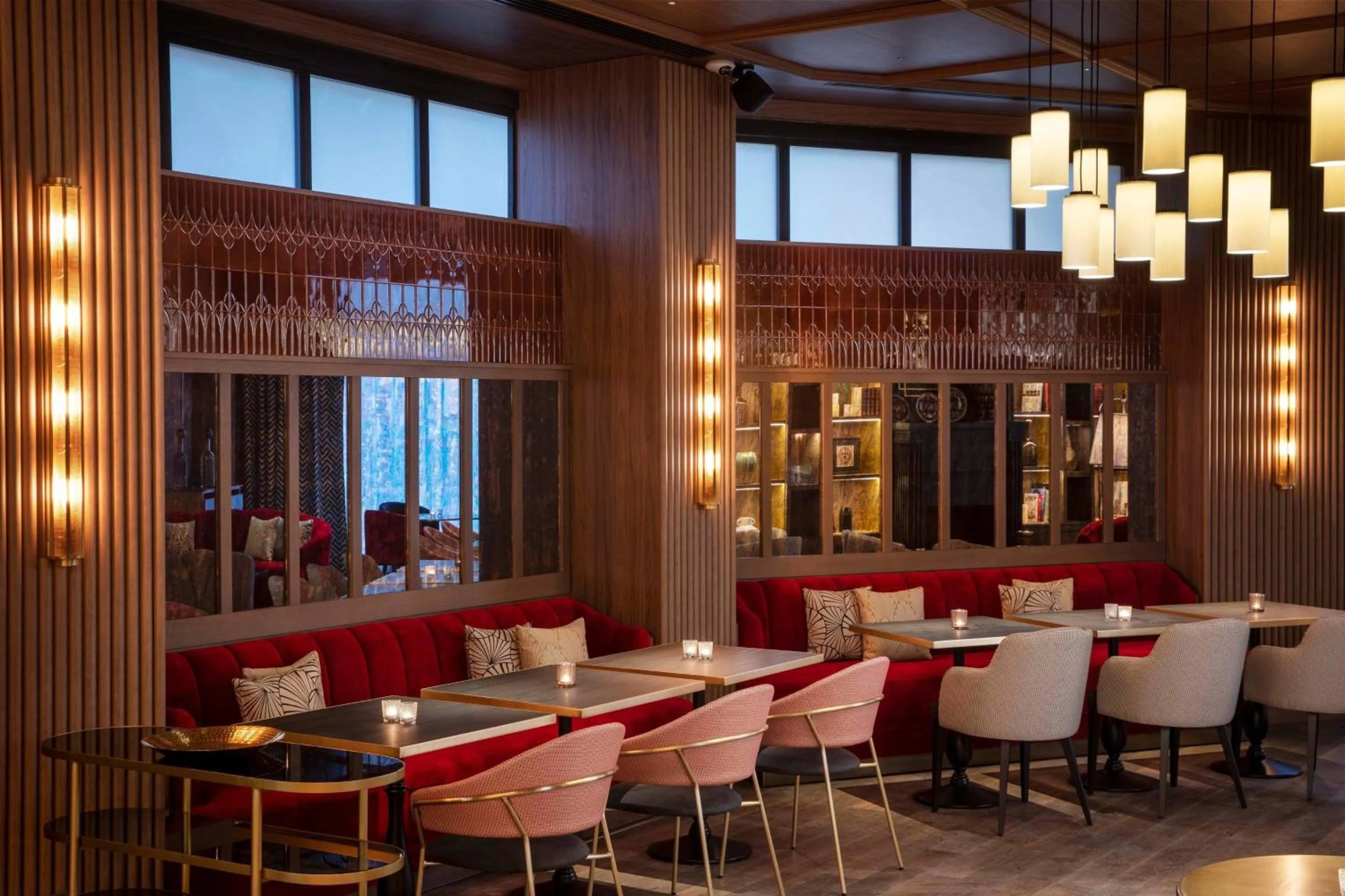 Lounge or bar in Maison Rouge Strasbourg Hotel & Spa, Autograph Collection