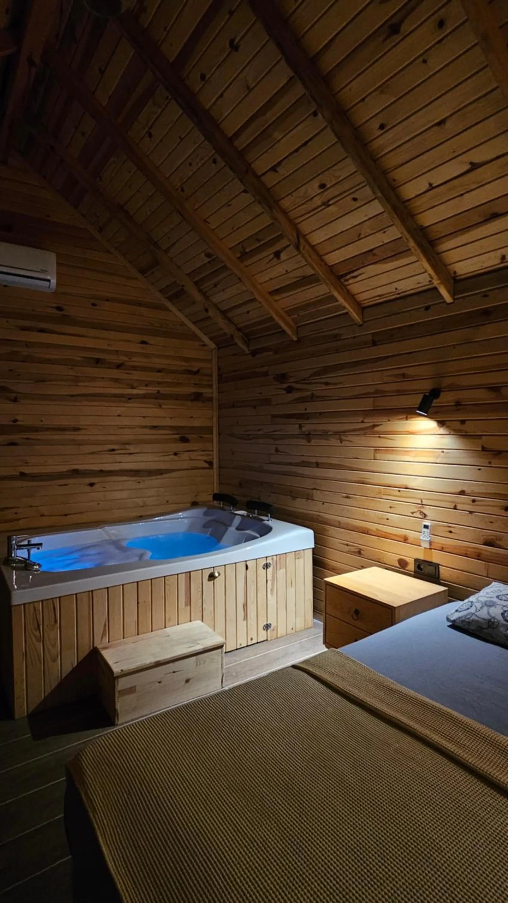 Photo of the whole room, Bed in Aroma Butik Hotel