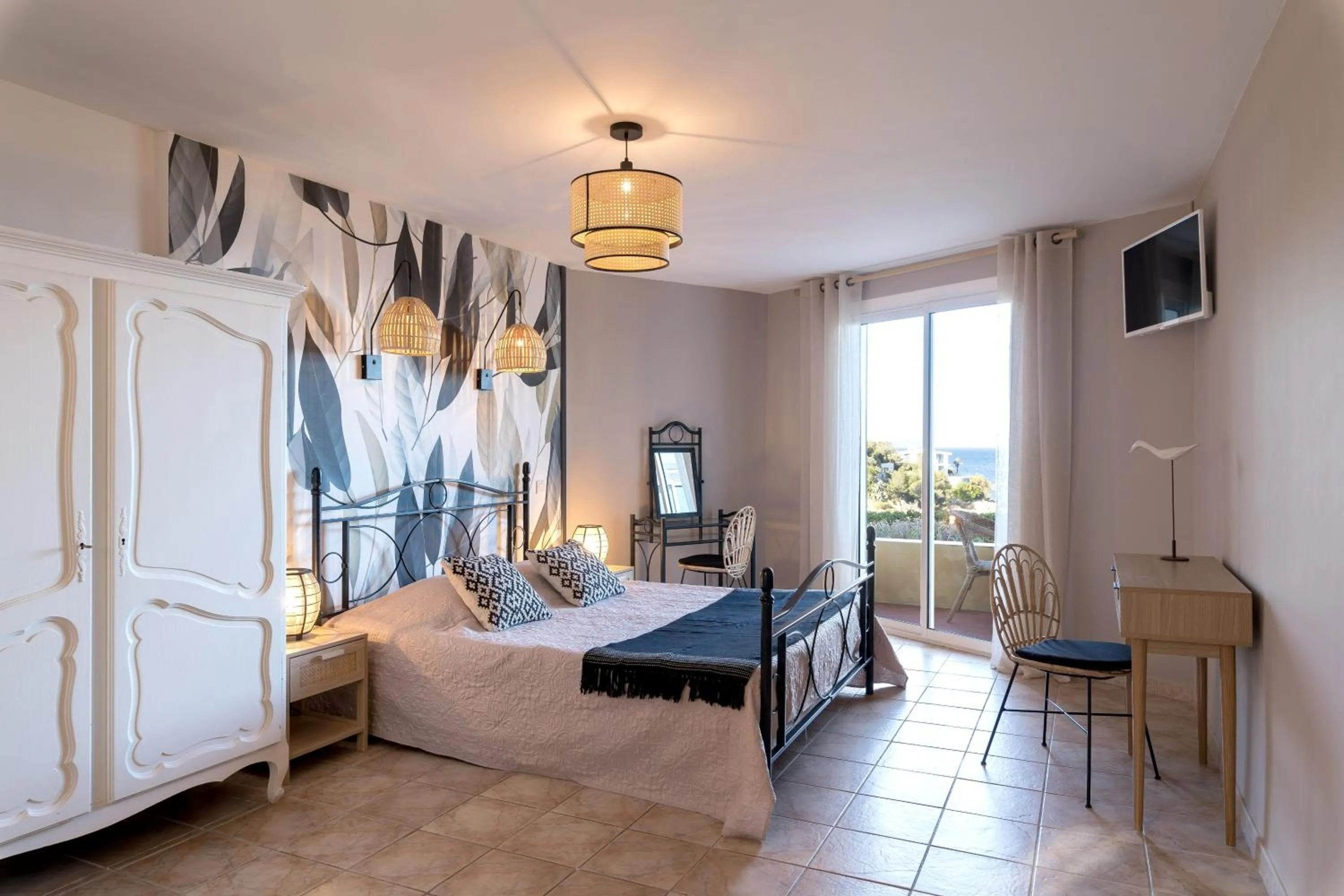 Bed in "Cap Riviera" Hotel & Restaurant Saint Aygulf