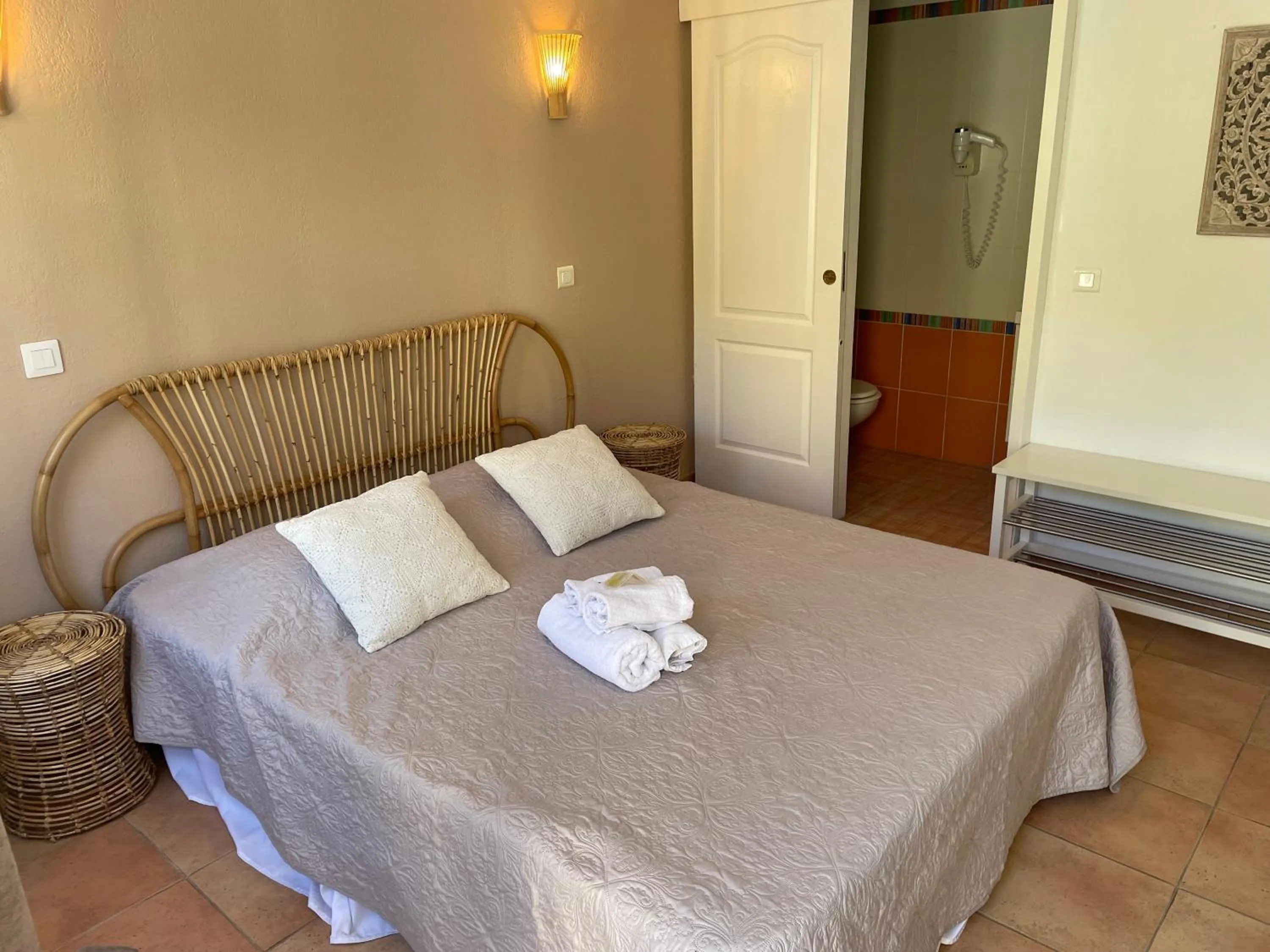 Bed in "Cap Riviera" Hotel & Restaurant Saint Aygulf