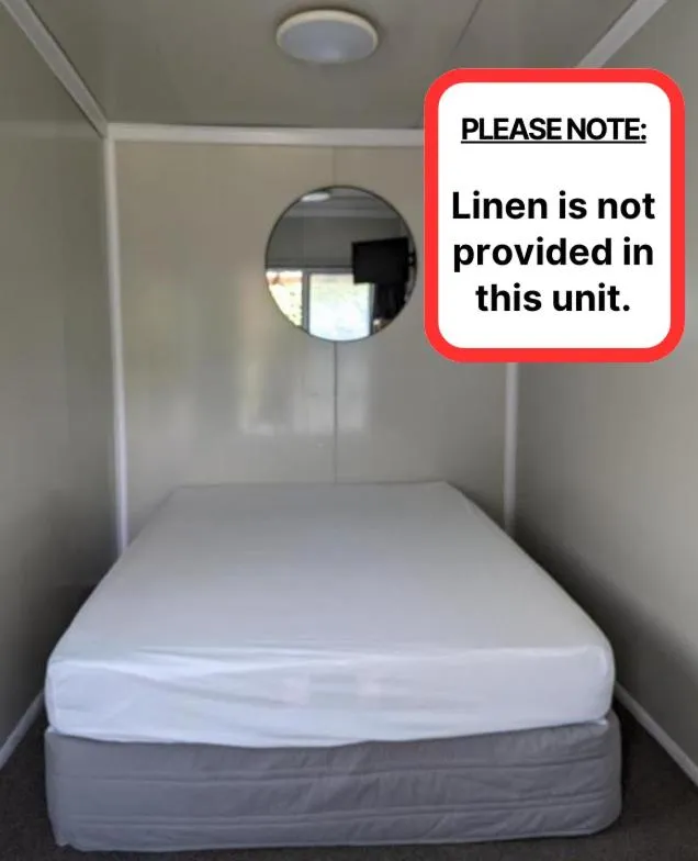 Bed in Sapphire Springs Holiday Park and Thermal Pools