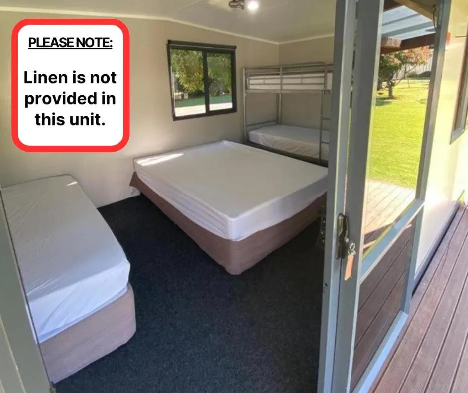 Bed in Sapphire Springs Holiday Park and Thermal Pools