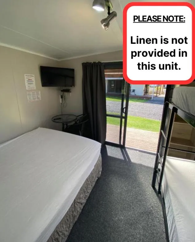 Bed in Sapphire Springs Holiday Park and Thermal Pools