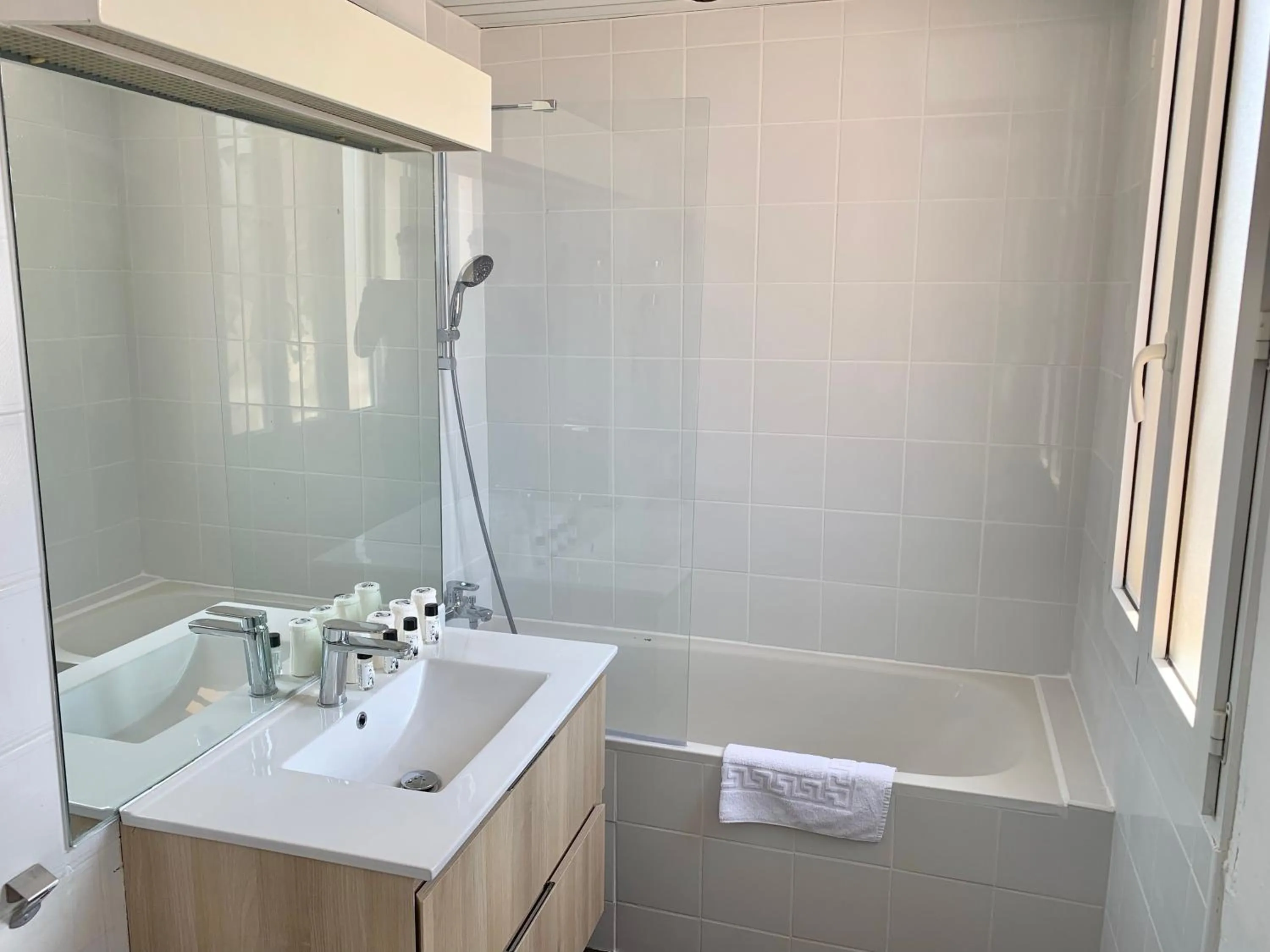 Bathroom in Hôtel de Flore