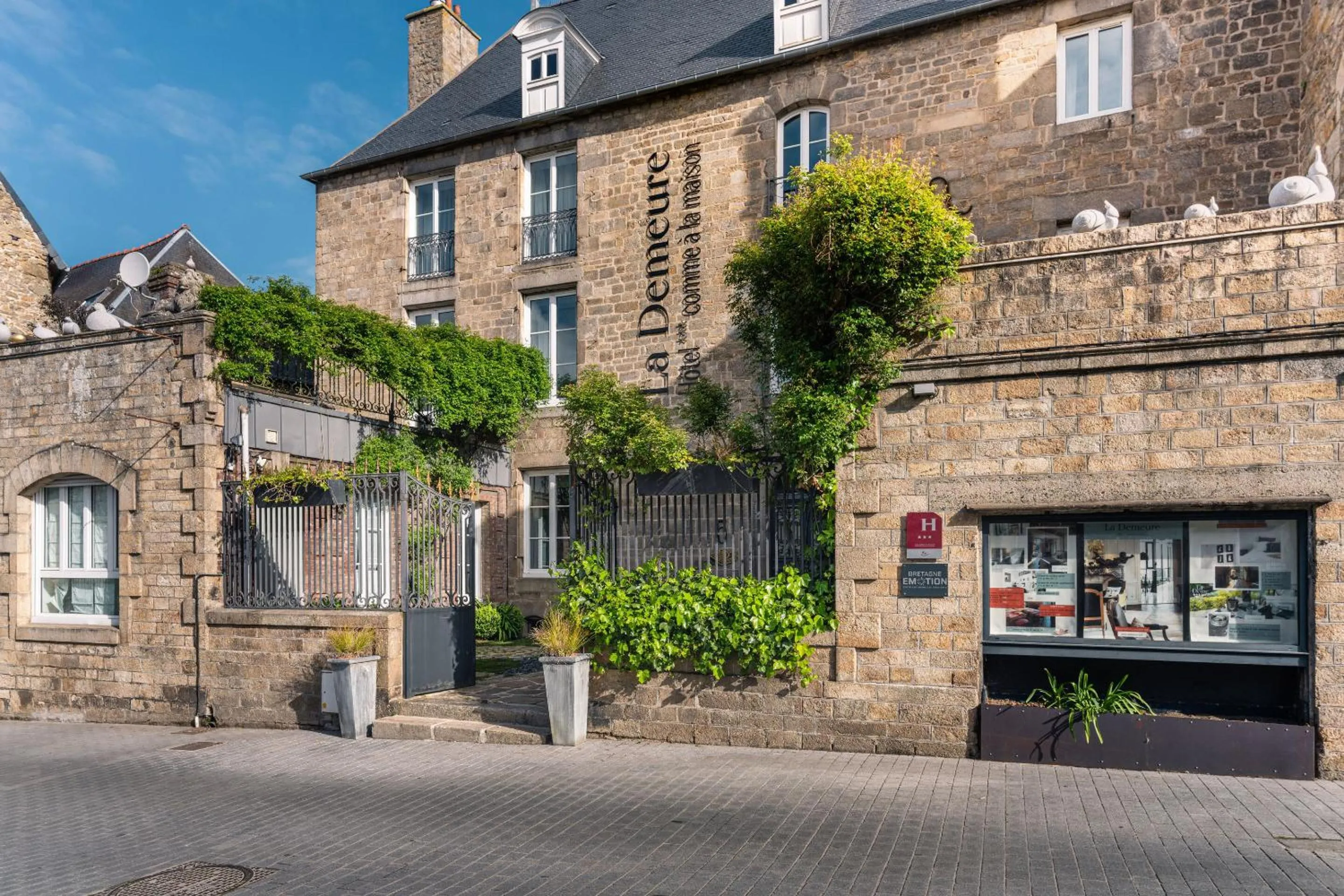 Property building in La Demeure