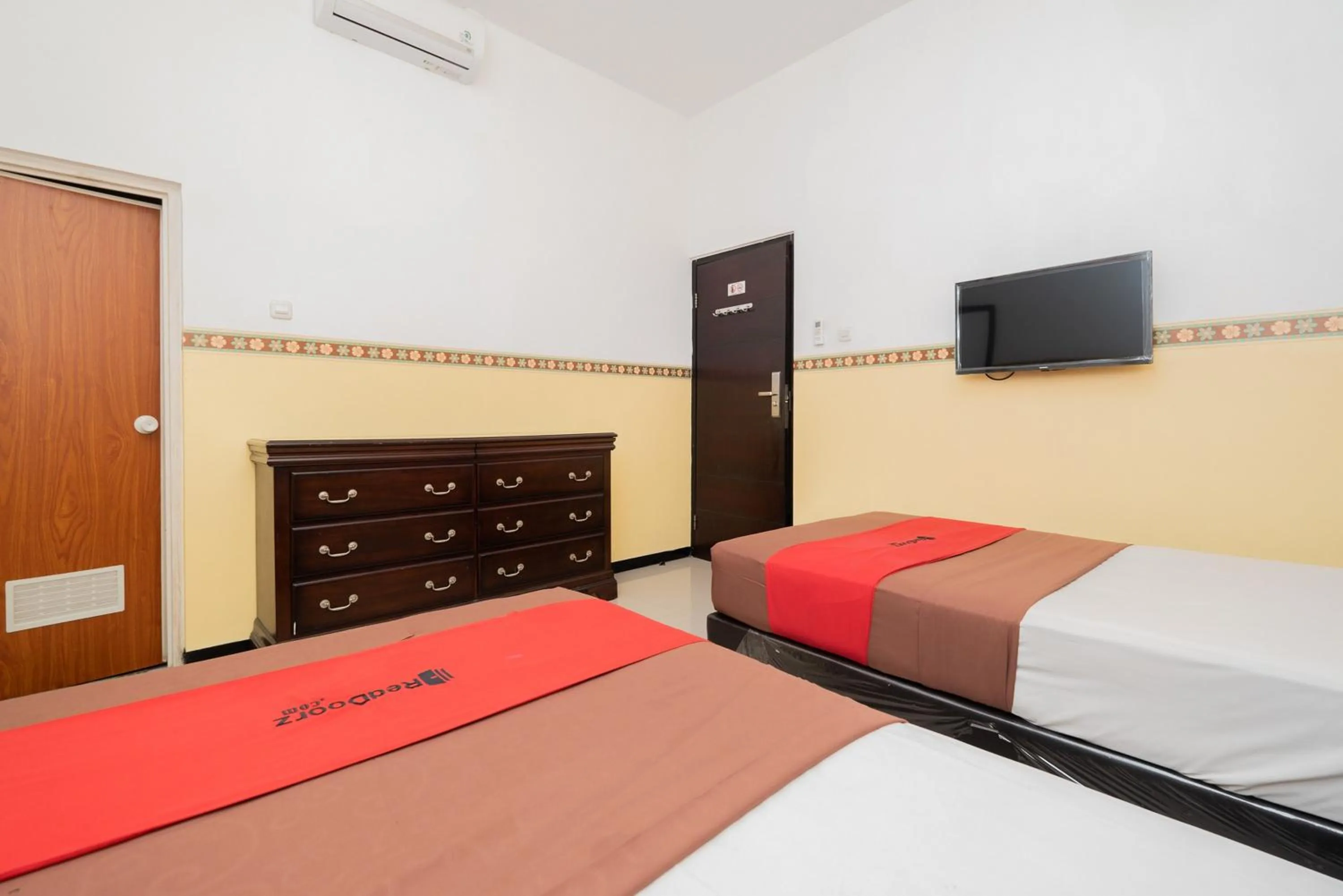 Bed in RedDoorz near Taman Krida Budaya Malang