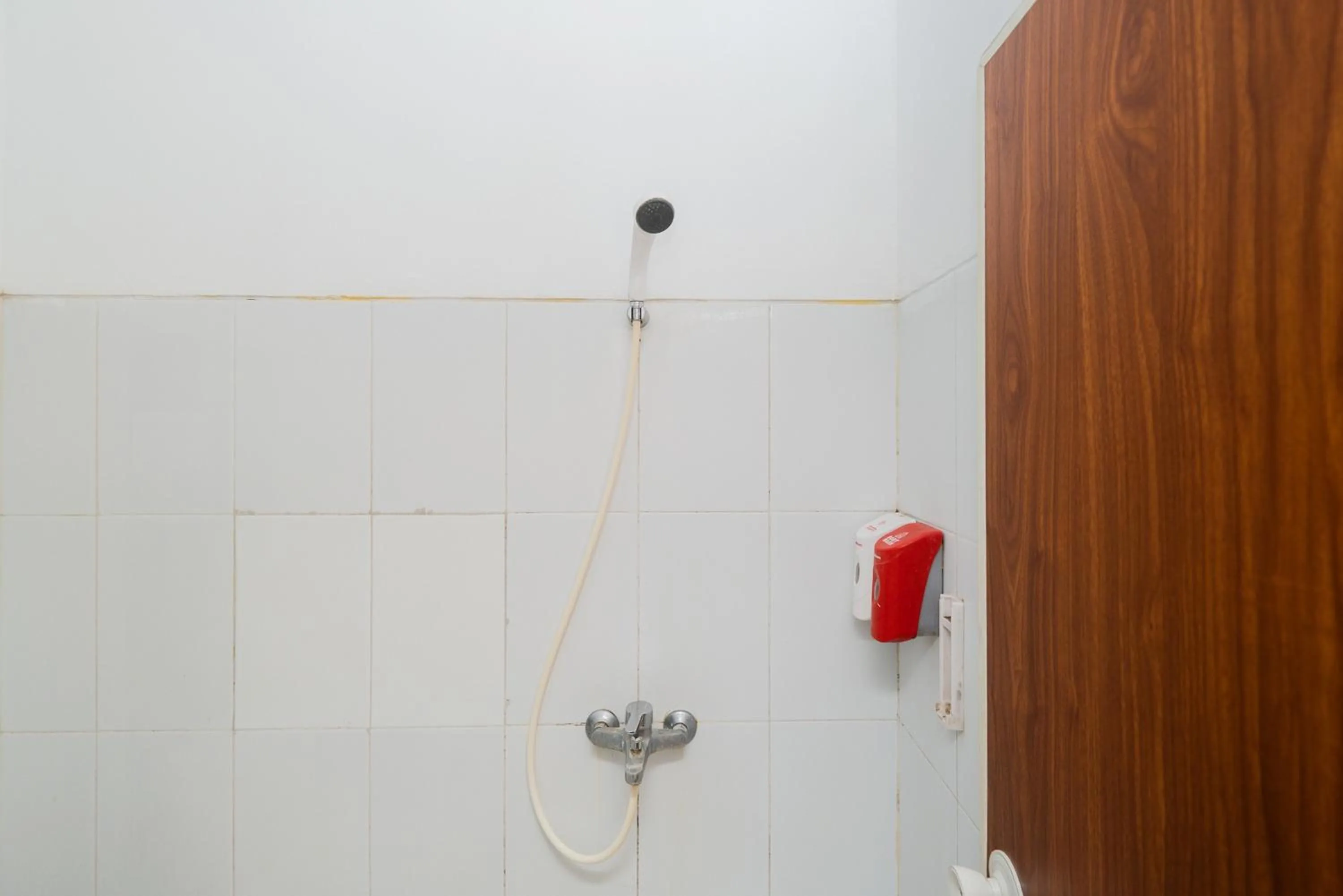 Bathroom in RedDoorz near Taman Krida Budaya Malang