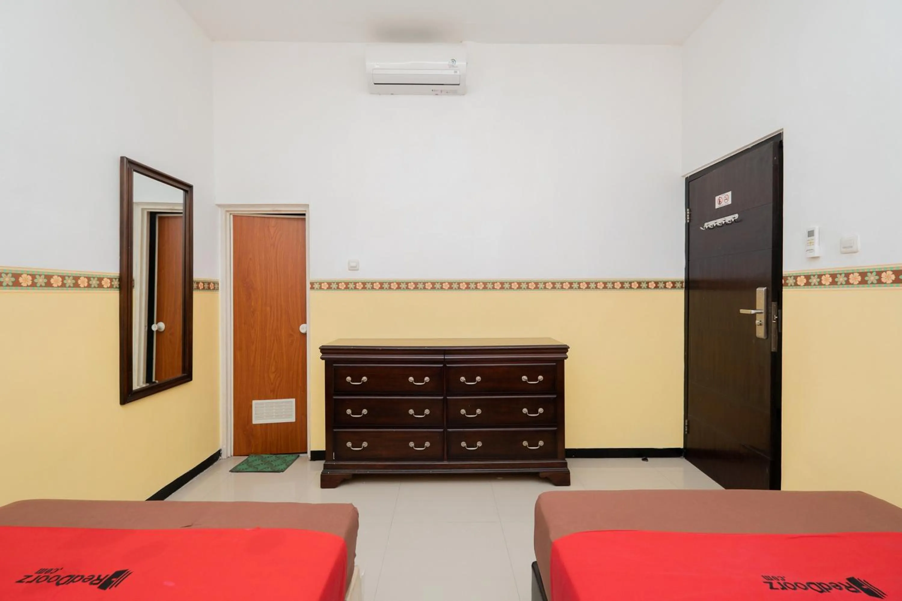 Bed in RedDoorz near Taman Krida Budaya Malang