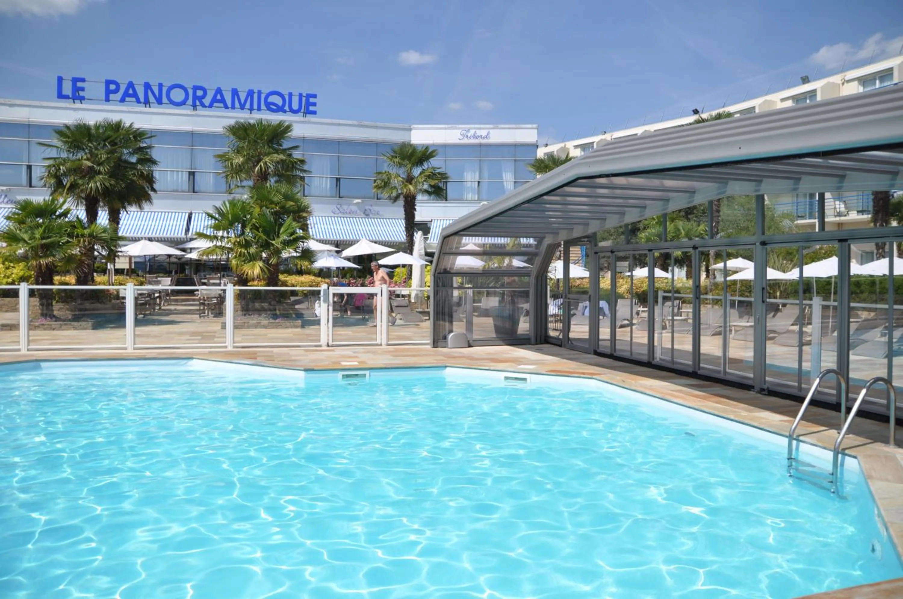 Swimming pool in Westotel Nantes Atlantique