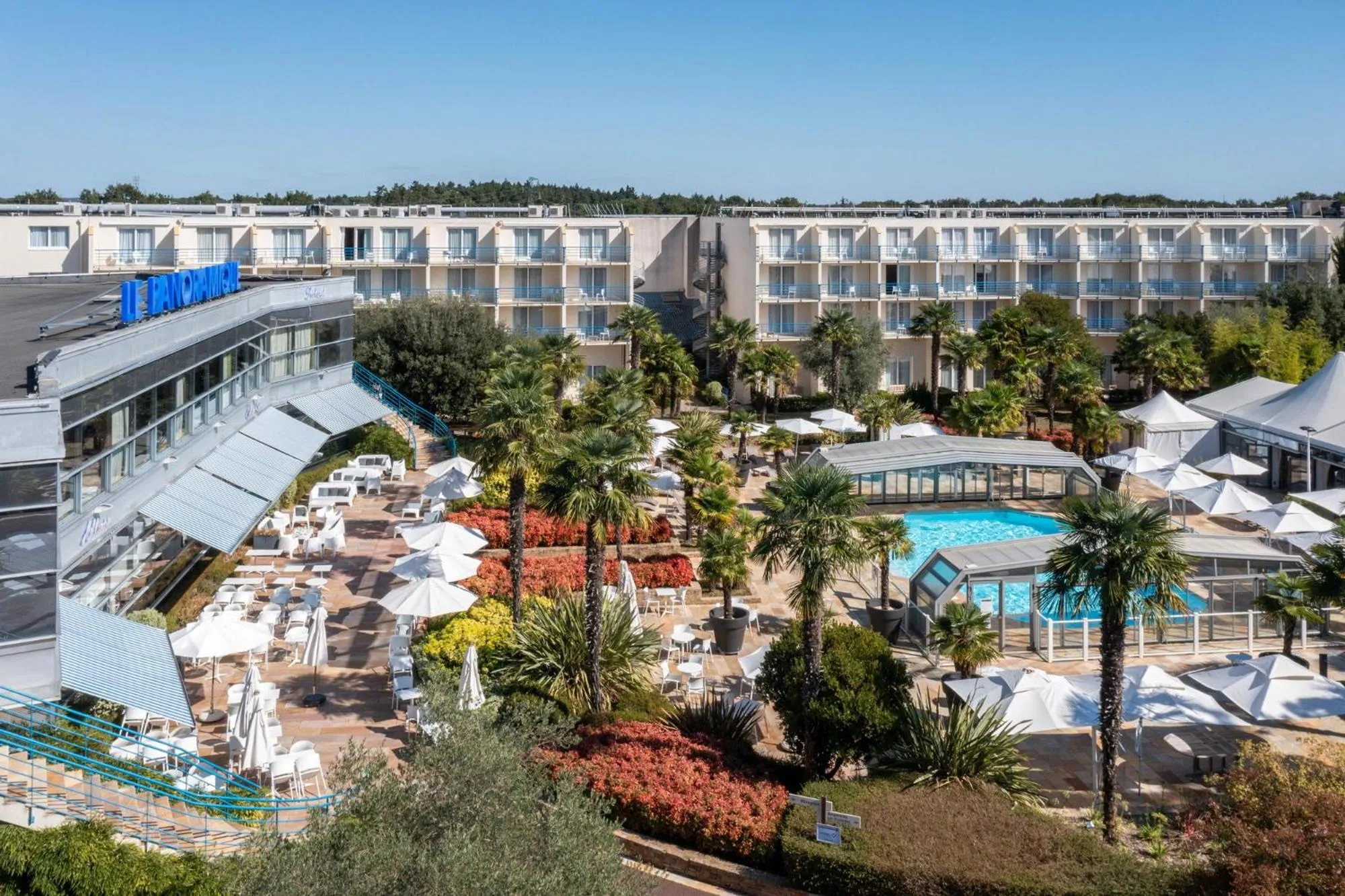 Pool view in Westotel Nantes Atlantique