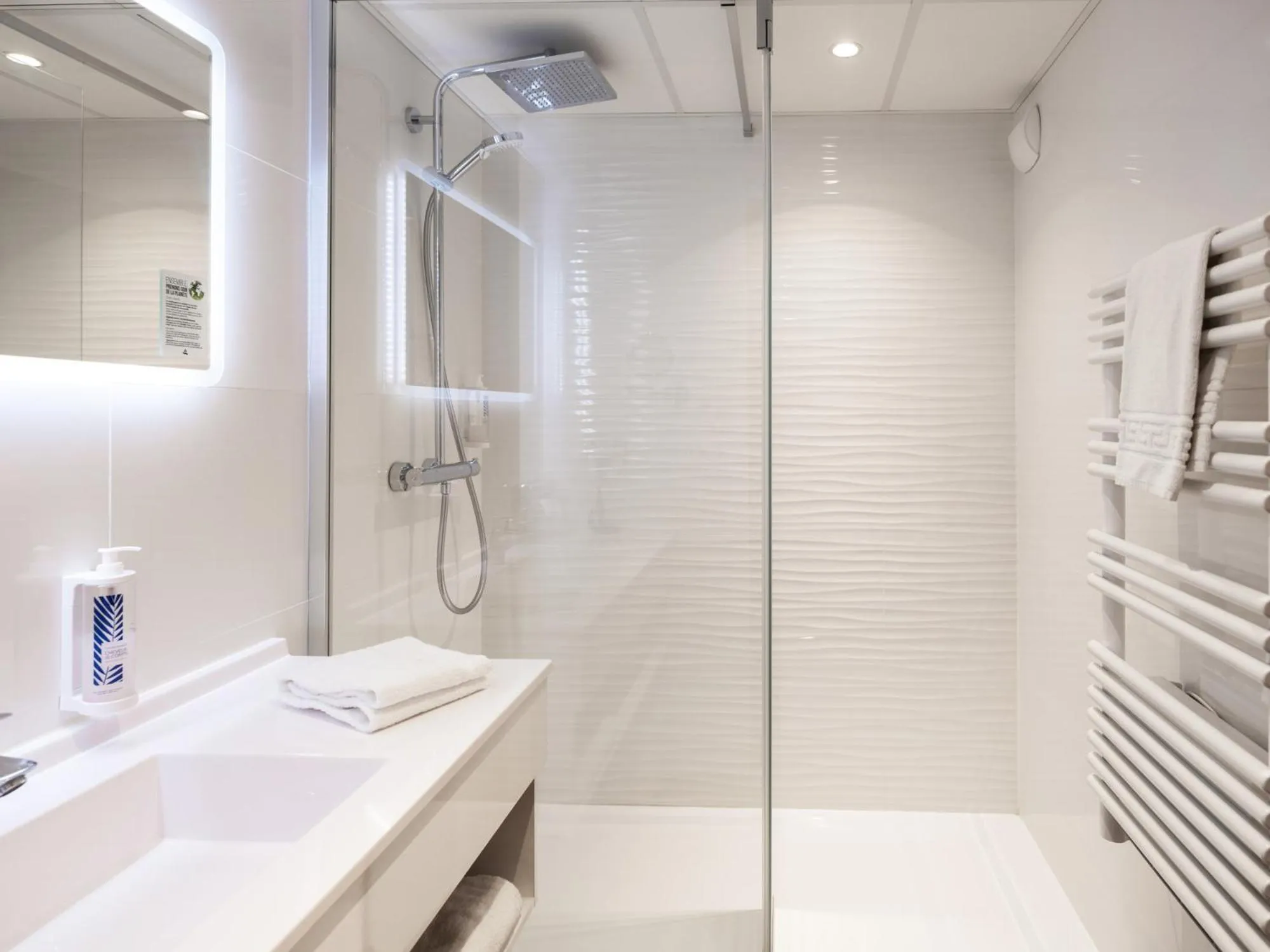 Bathroom in Westotel Nantes Atlantique