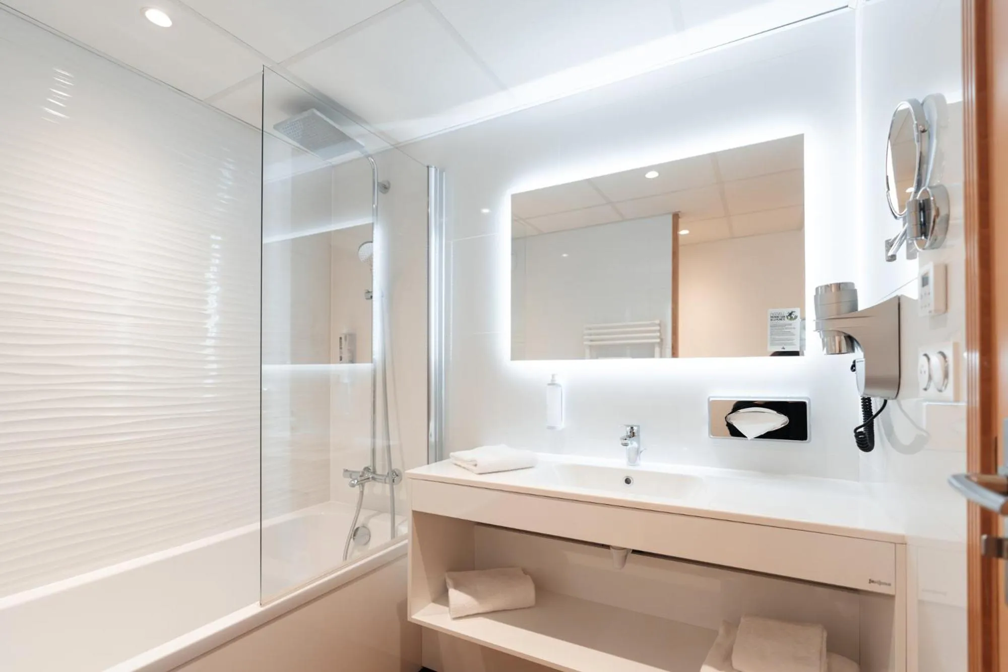 Bathroom in Westotel Nantes Atlantique